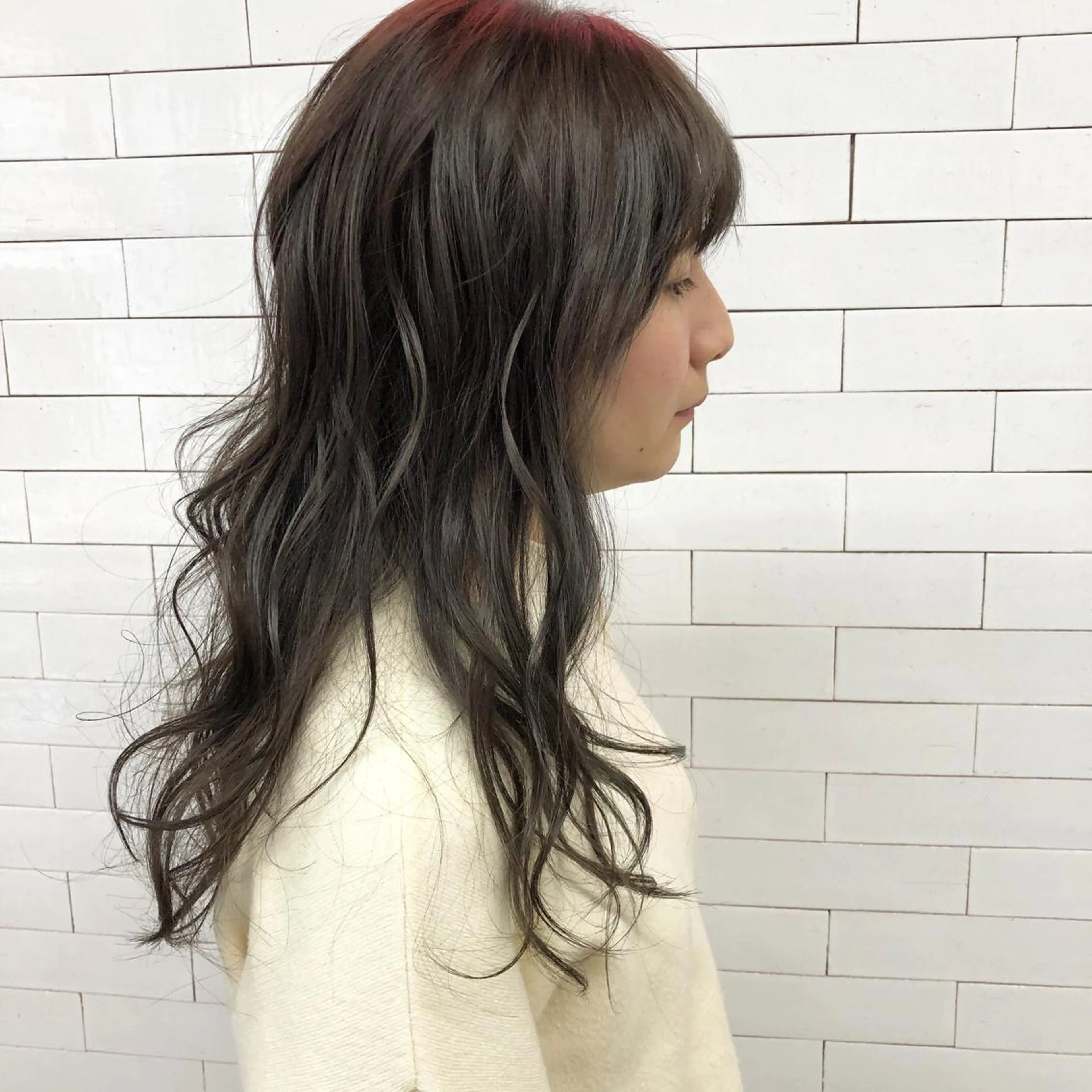 セミロング カラー グレージュ オリーブグレージュ オリーブグレー やすだ しおりのヘアスタイル