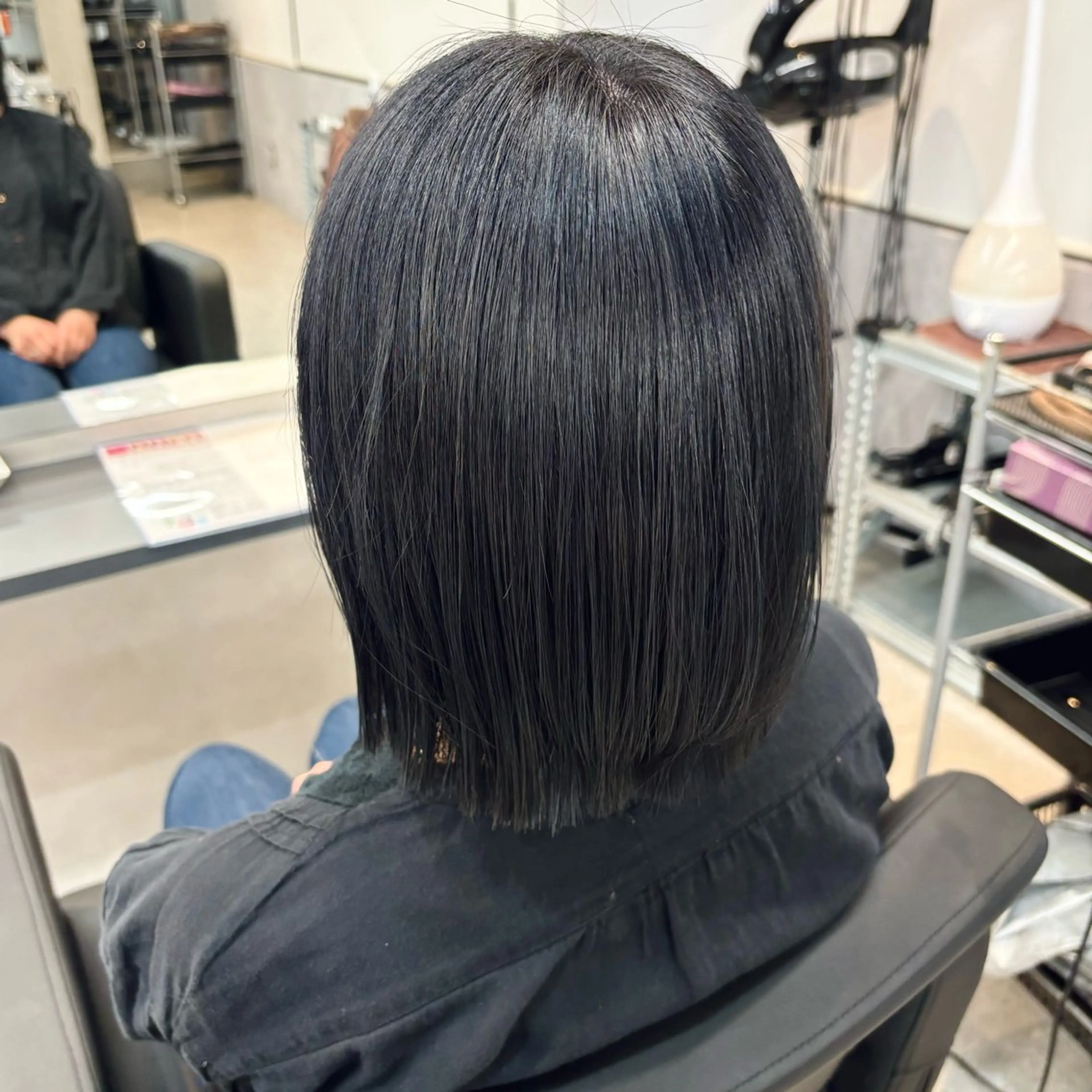 ミディアム カラー 黒髪 ブルーカラー ブルーブラック カット ヘアカラー チサト🍨/仙台 /縮毛矯正🫧カラーのヘアスタイル