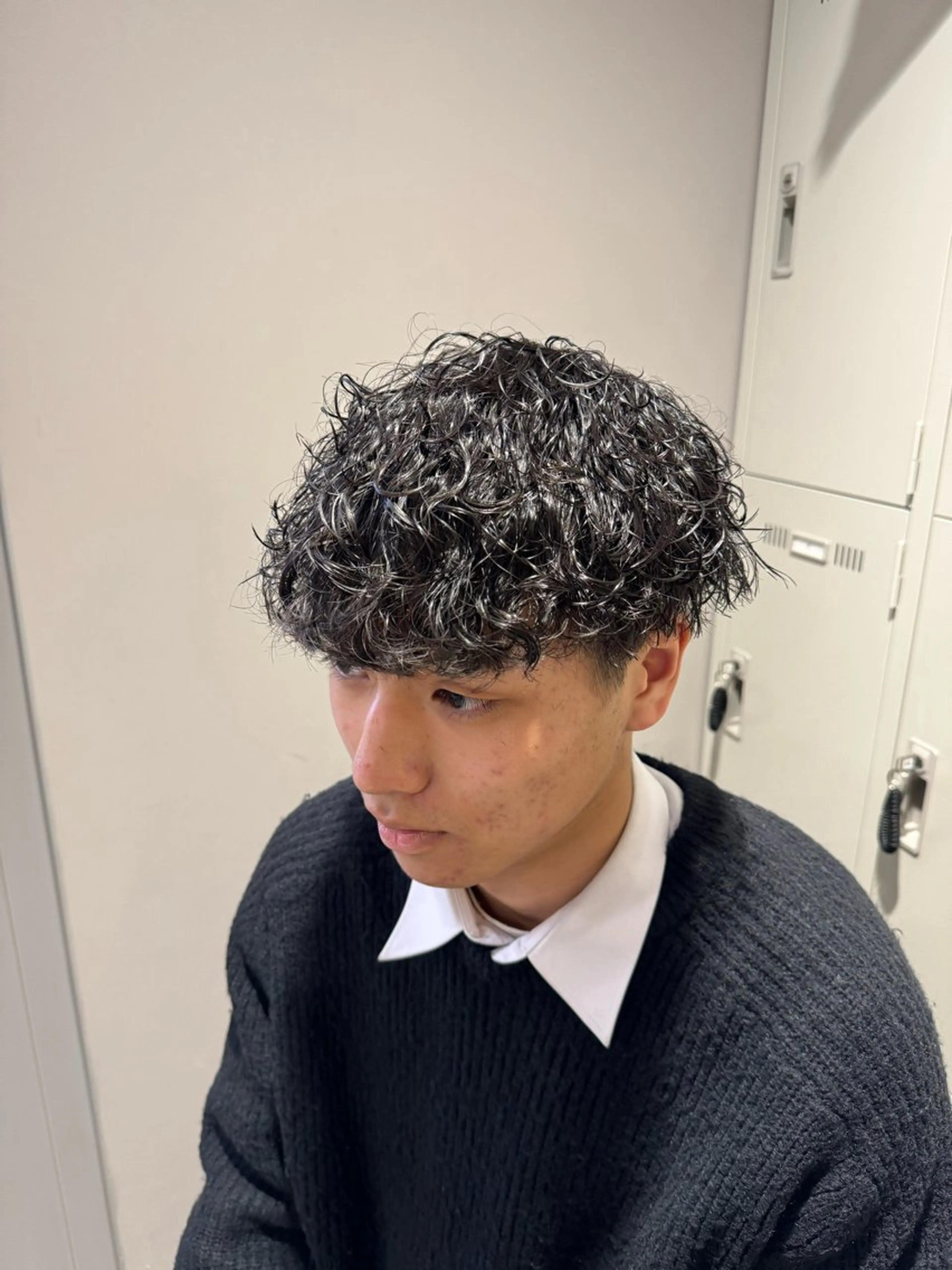 ショート パーマ ヘアアレンジ メンズ メンズパーマ 波巻きパーマ 顔まわりカット の達人のヘアスタイル