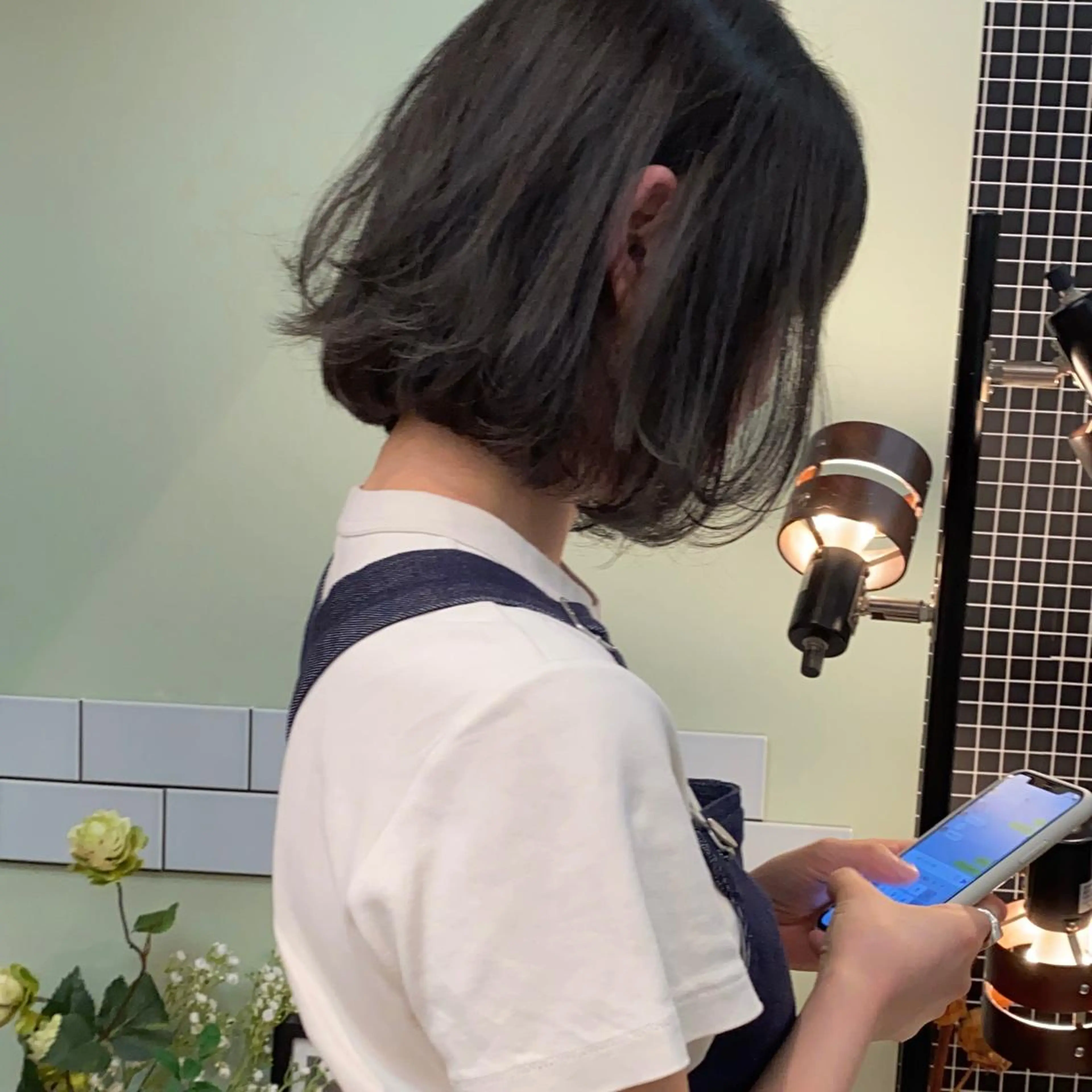 ショート カラー ダークグレー カット ヘアカラー トリートメント 髪質改善ｶﾗｰ ｹｱﾌﾞﾘｰﾁ/ﾀﾑのヘアスタイル