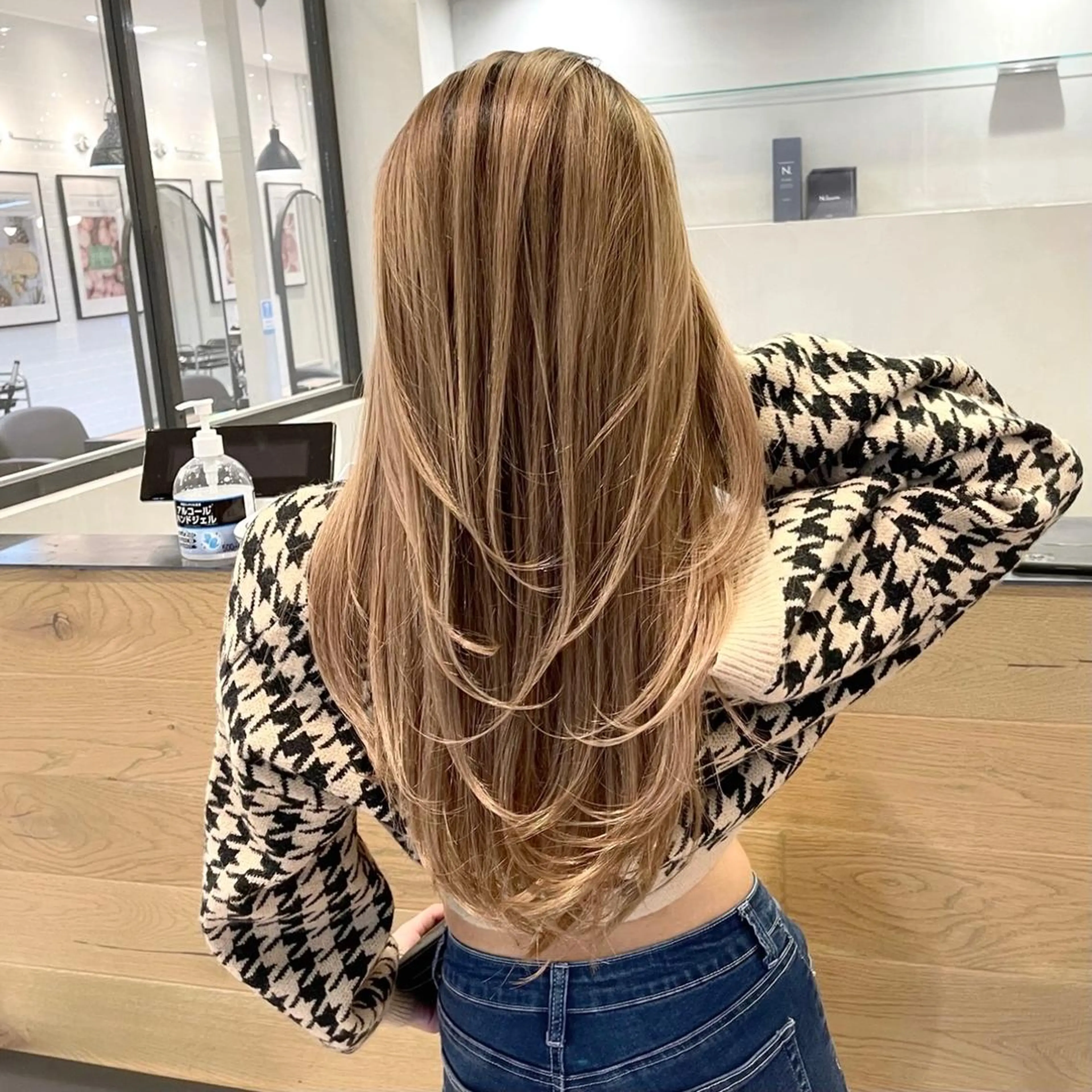 セミロング カラー ヘアアレンジ バレイヤージュ デザインカラー ハイライトカラー 外国人風カラー ハイライト アンドウ ユウ/ レイヤーカット/韓国のヘアスタイル