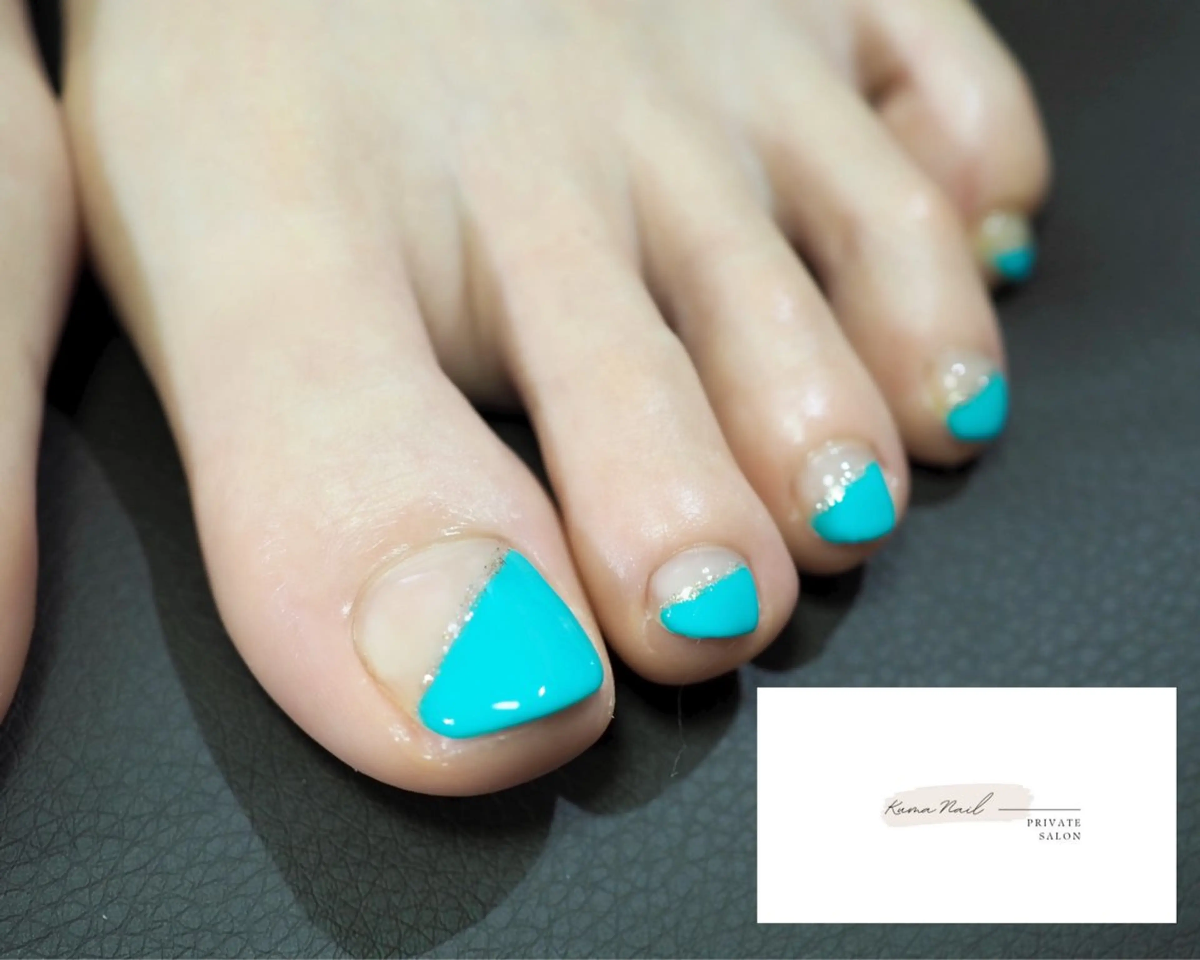 【フット🦶】ナナメ・まっすぐフレンチ（クリアベース）【ラメライン付・オフ込】の写真