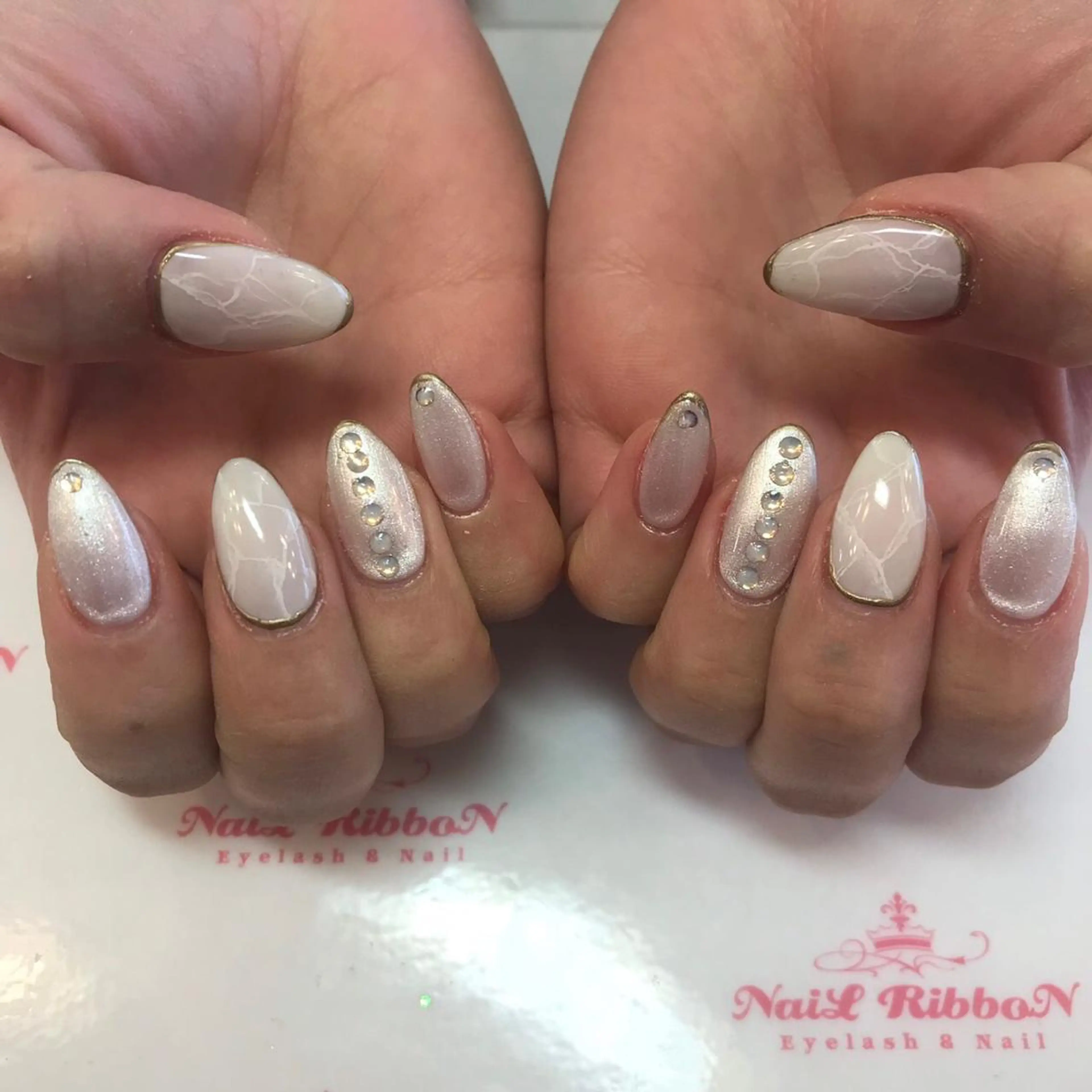 ネイル ネイルリボン 受付スタッフのネイルデザイン
