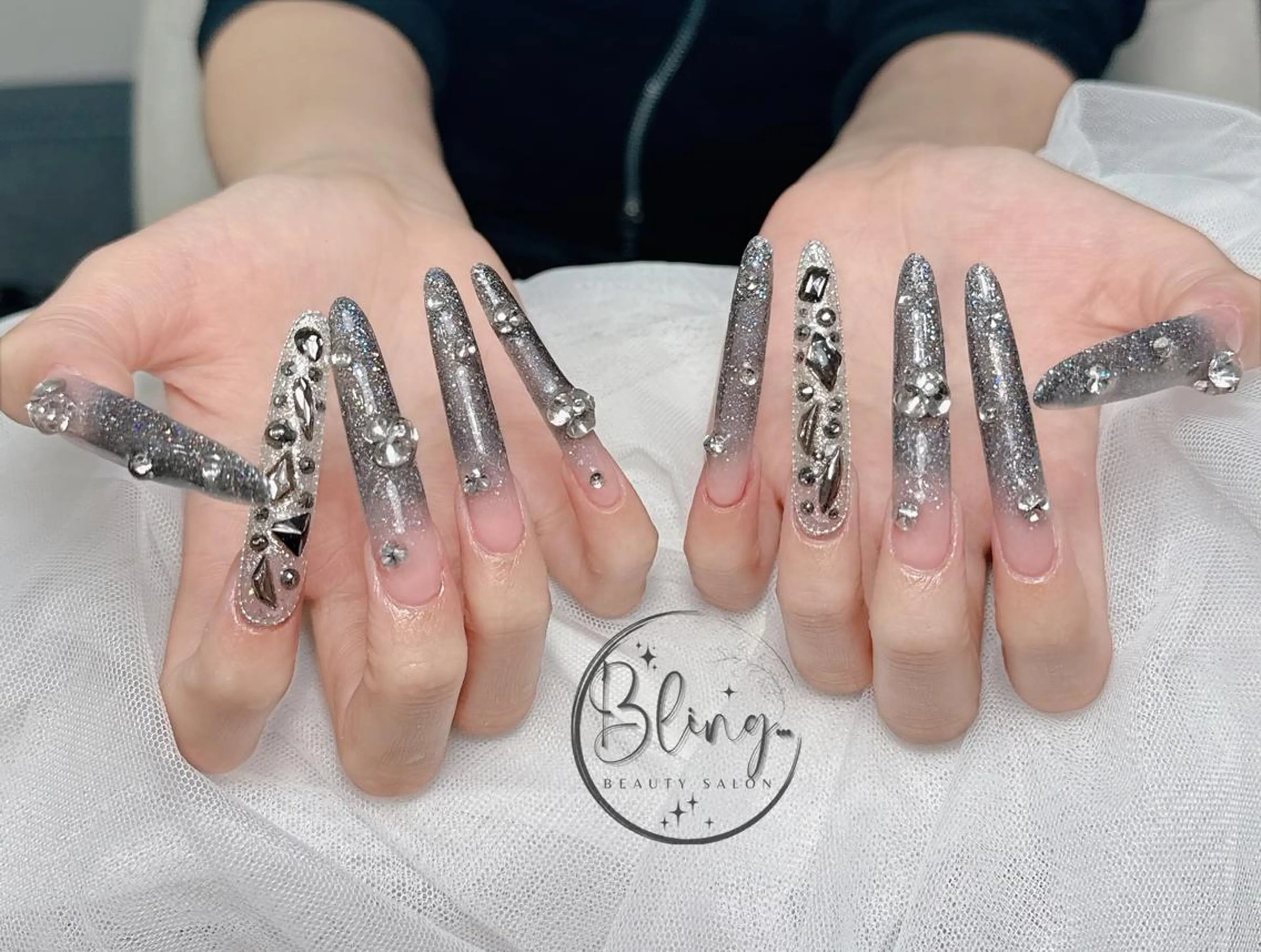 ロング カラー ベージュカラー グラデーションカラー ピンクカラー 韓国風ヘア ハンドネイル 波 なみのネイルデザイン