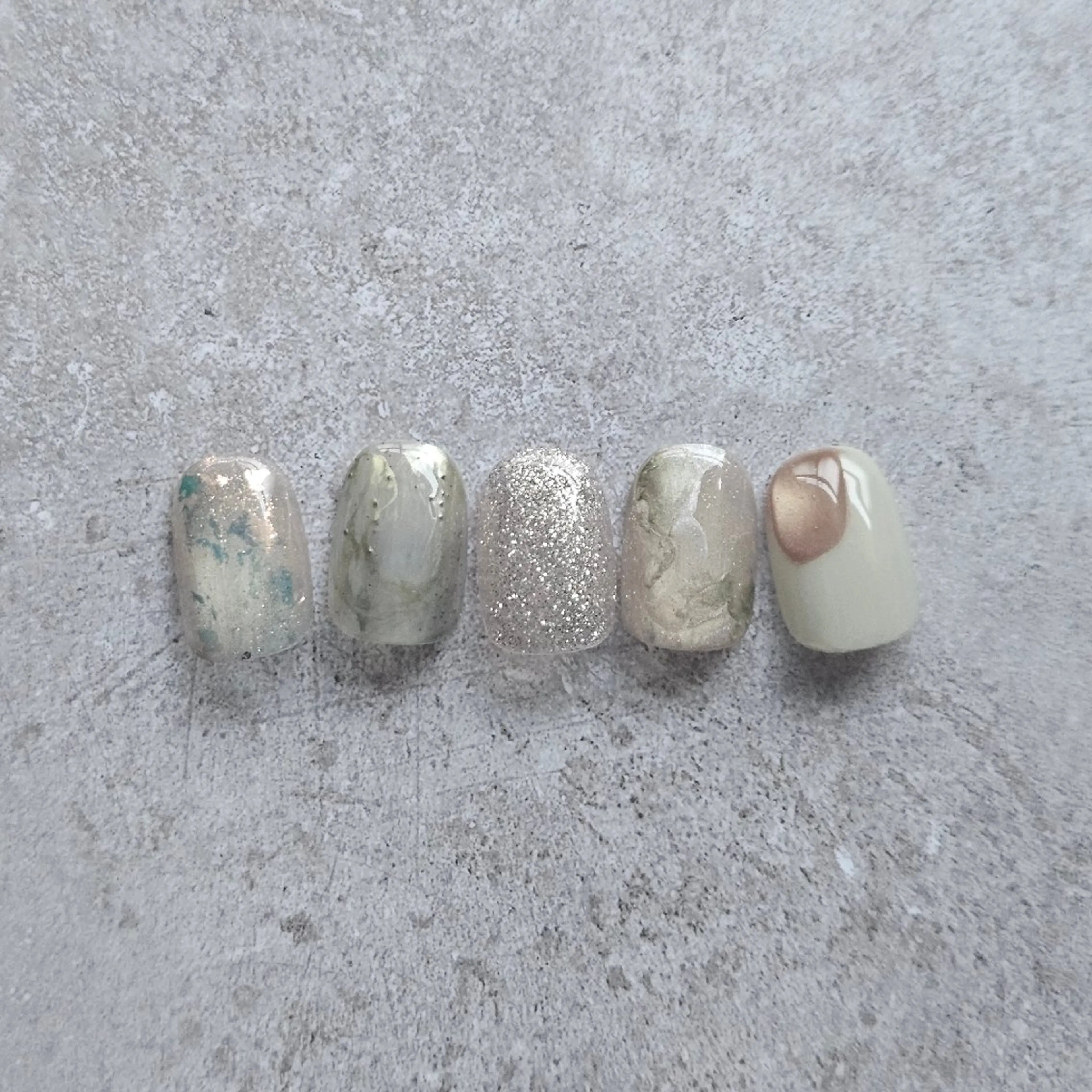 ネイル キラキラネイル オフィスネイル シンプルネイル ハンドネイル Nailsalon manoのネイルデザイン