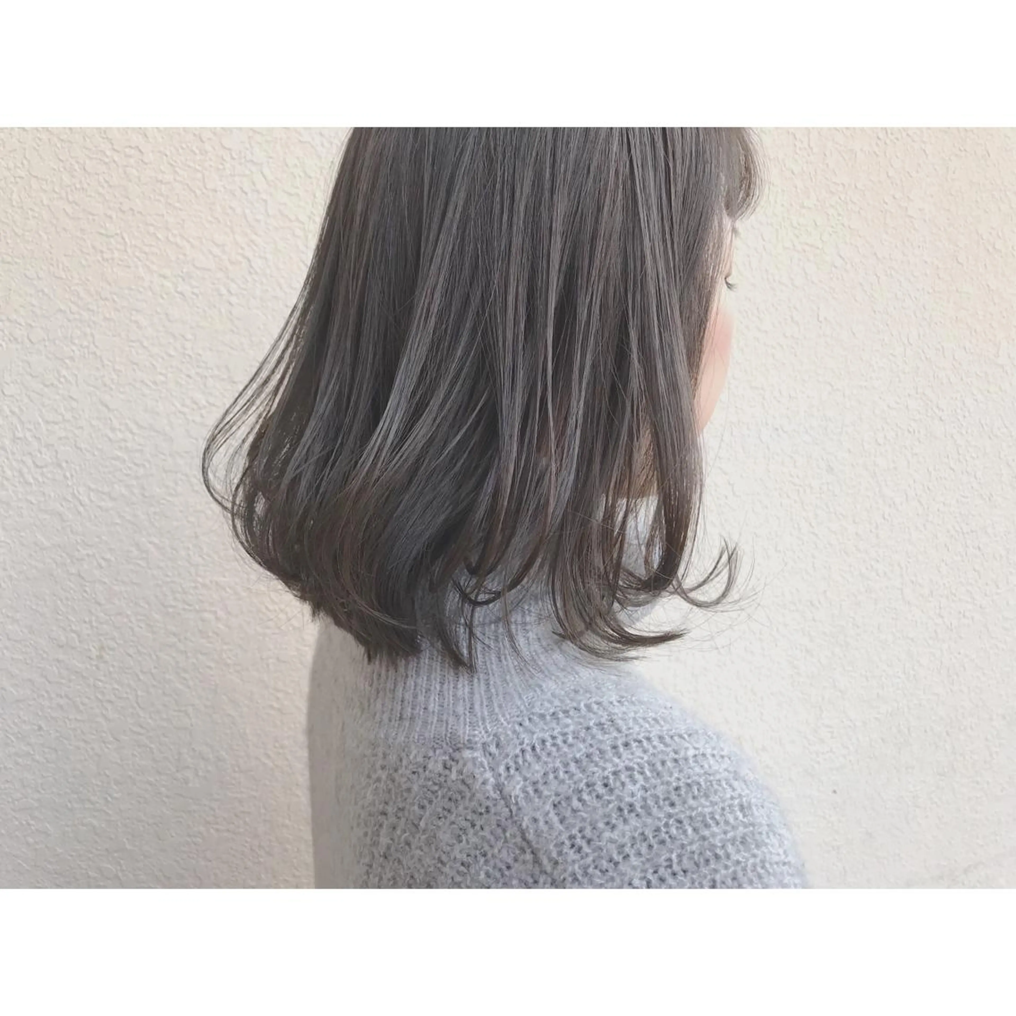 ミディアム カラー グレージュ ハイライトカラー ハイライト 切りっぱなしロブ なかにし まゆみのヘアスタイル