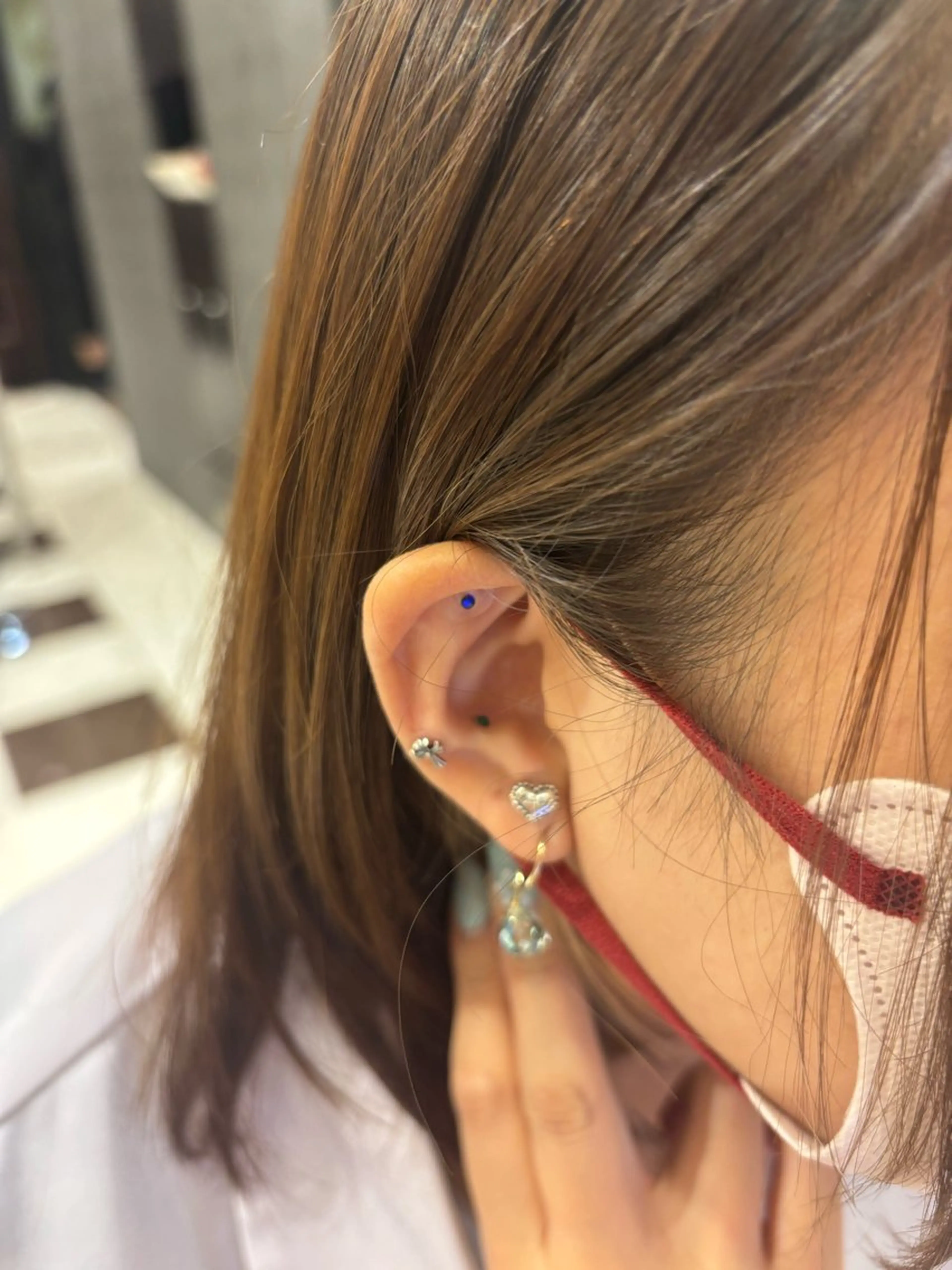 耳つぼジュエリー4粒の写真