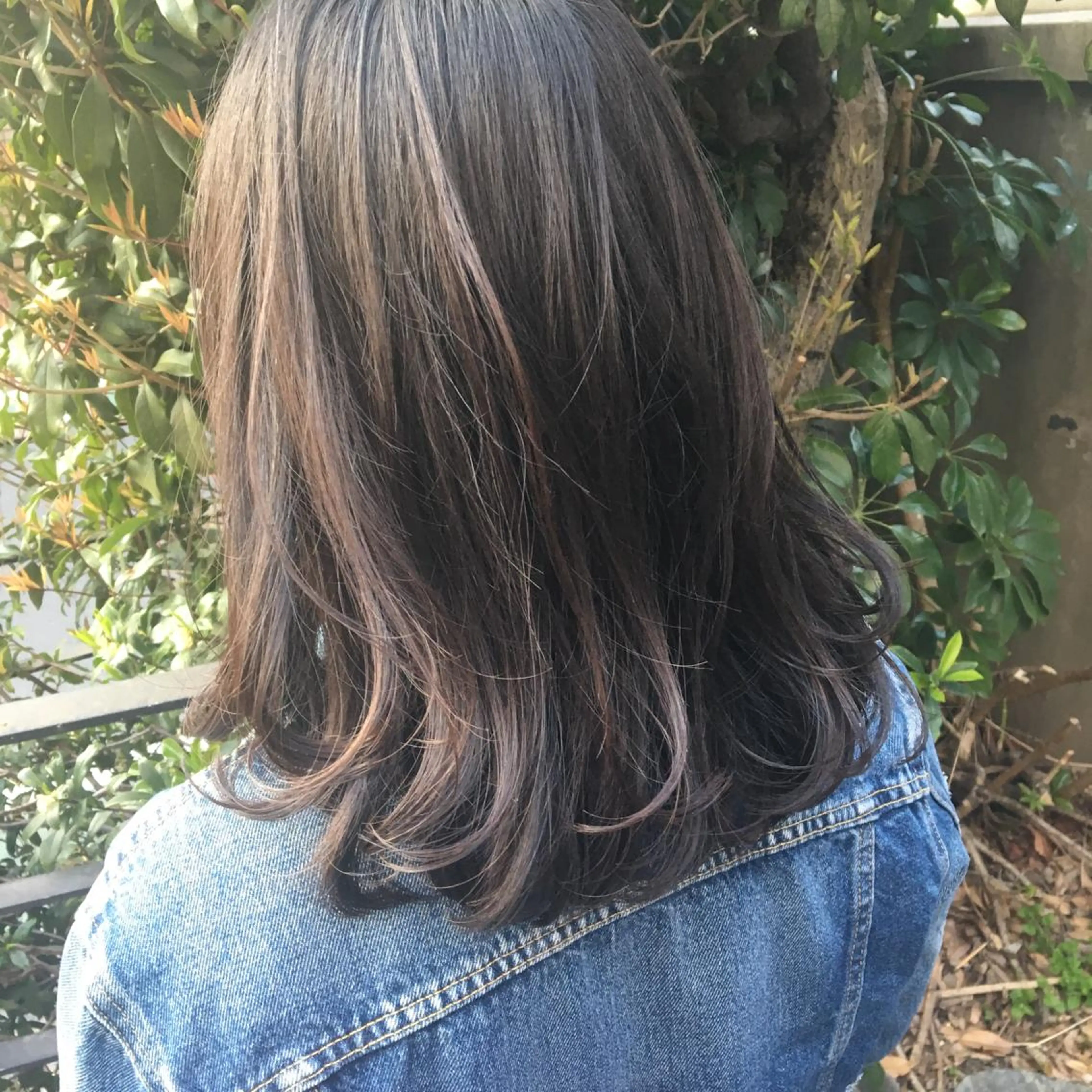 ミディアム カラー THE DAY所属・AKI HASHIMOTOのヘアスタイル