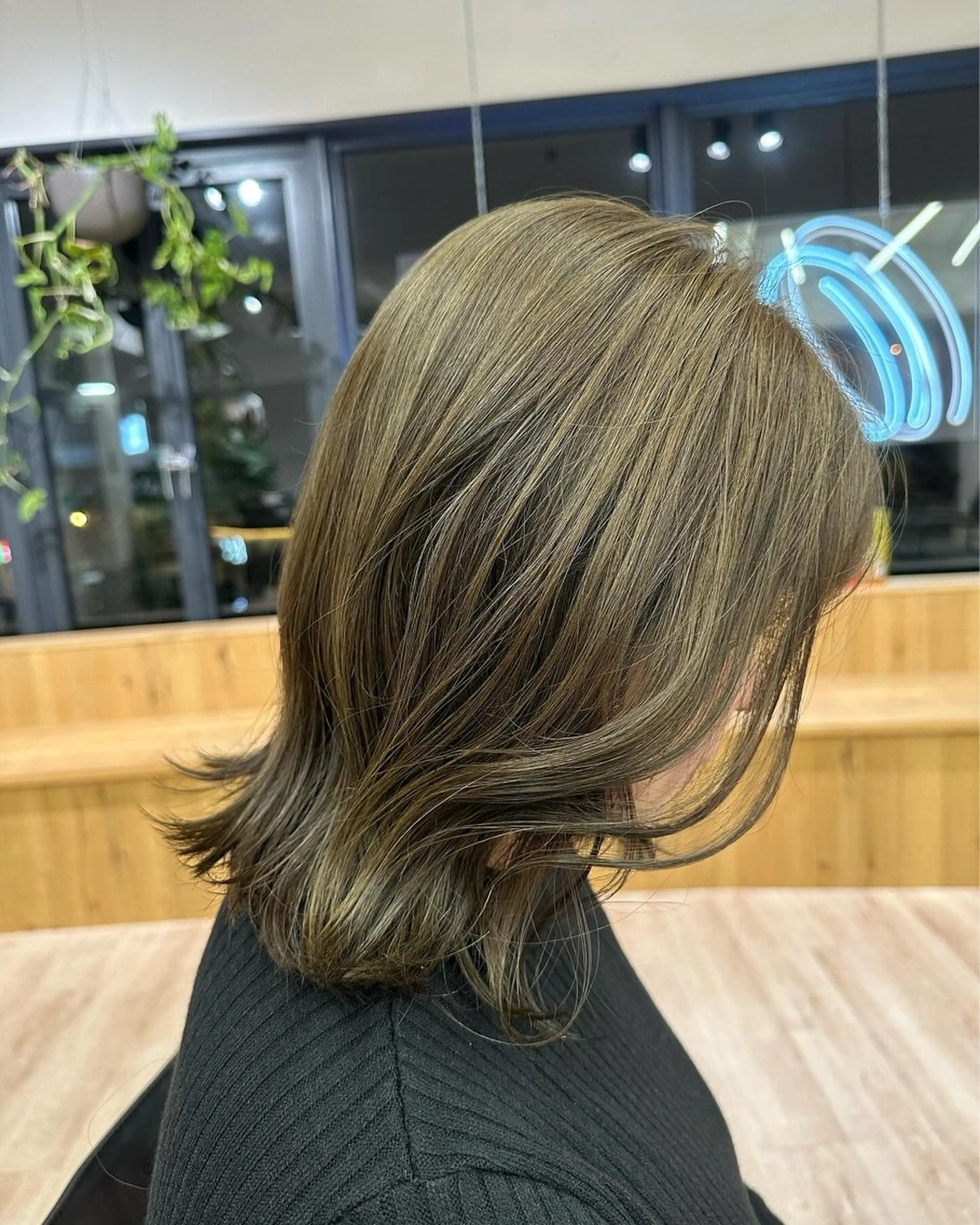 ミディアム カラー ハイライトカラー ハイライト 川上 彩夏のヘアスタイル