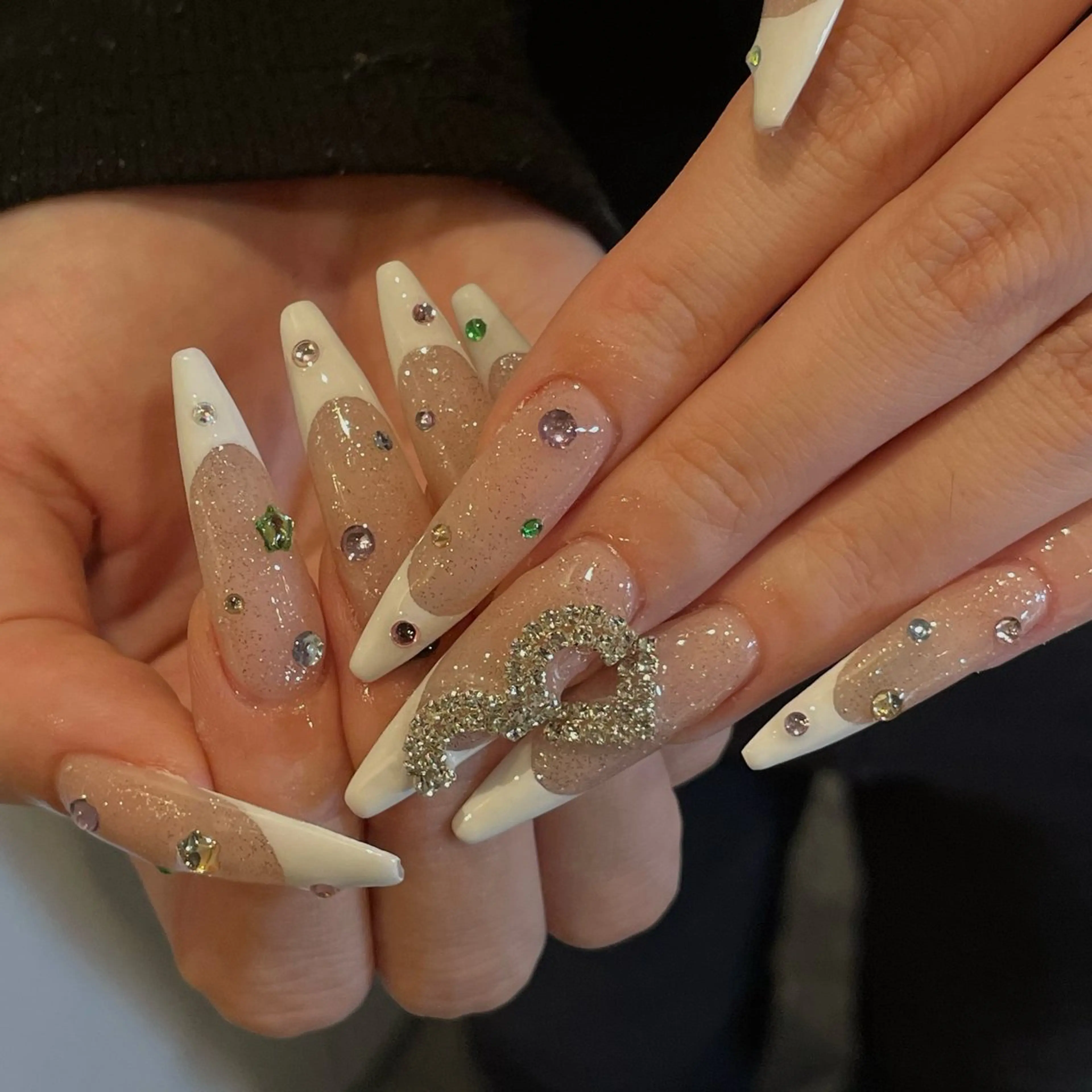 ネイル 持ち込み ストーンネイル ハンドネイル nailsalon Moa【モア】所属・yurika 🌷.*･ﾟのネイルデザイン