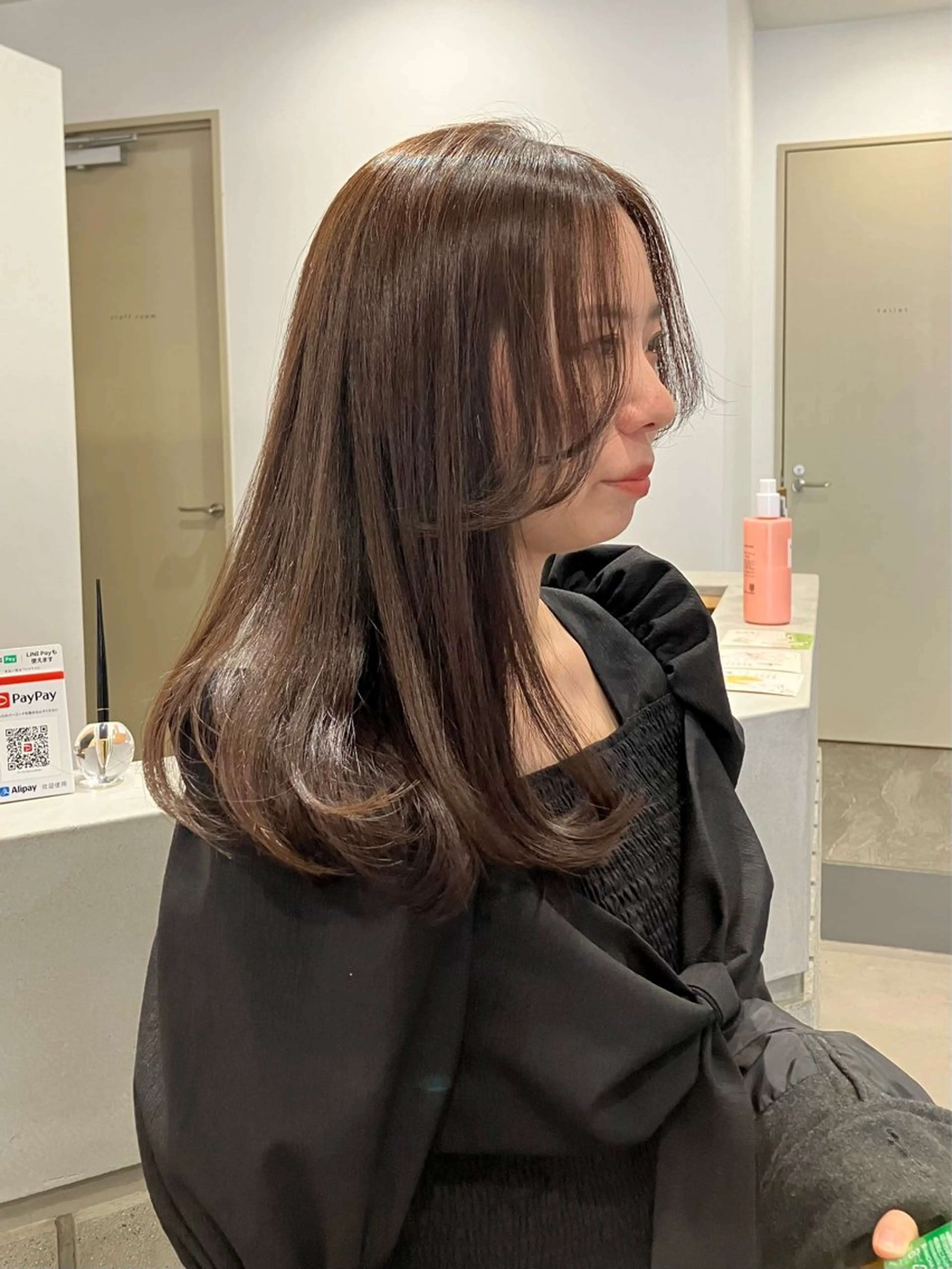 セミロング アッシュ 平松 里穗のヘアスタイル