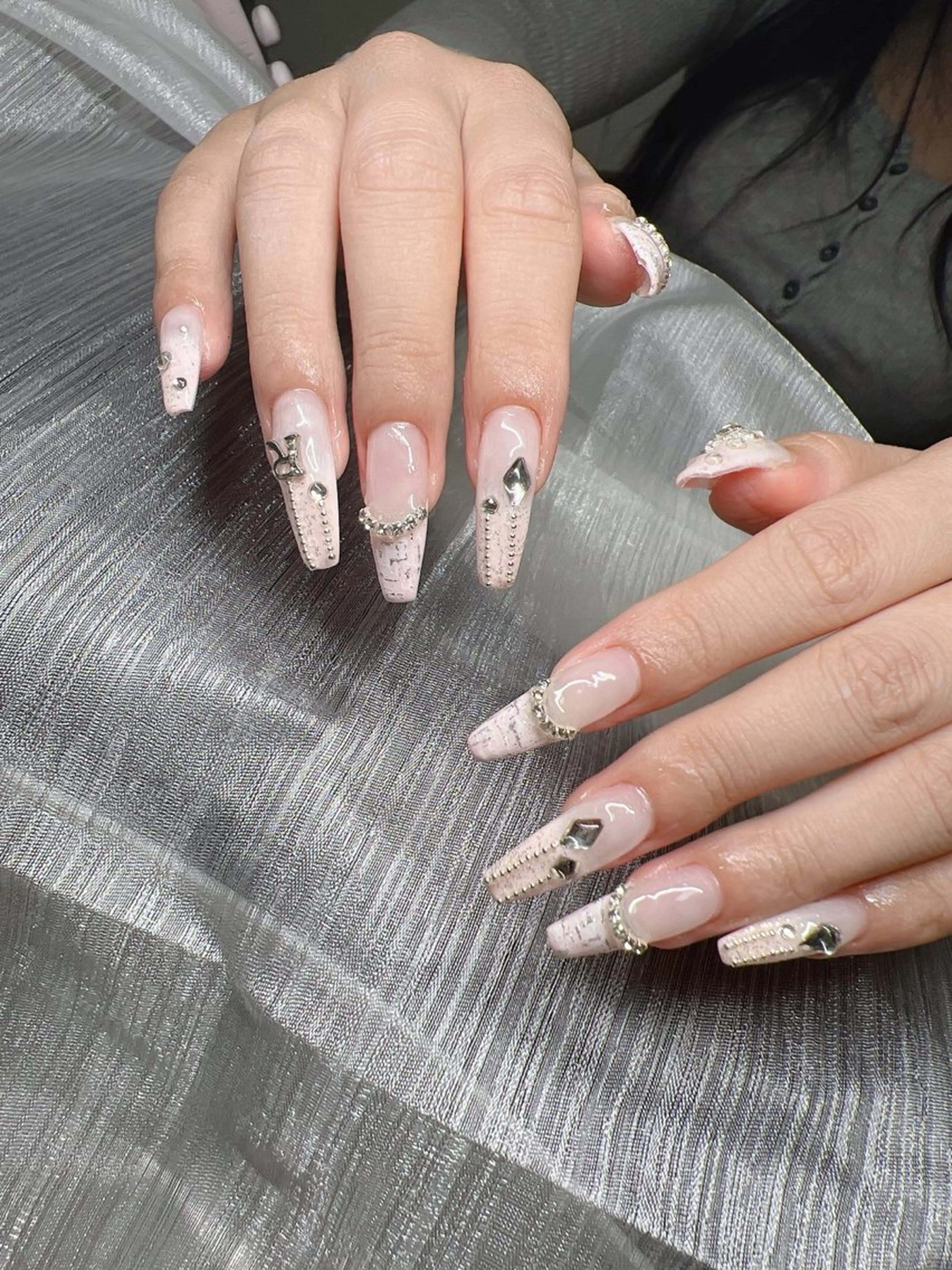 ネイル マグネットネイル ピンク ネイルチップ 冬ネイル Lee Nailsのネイルデザイン