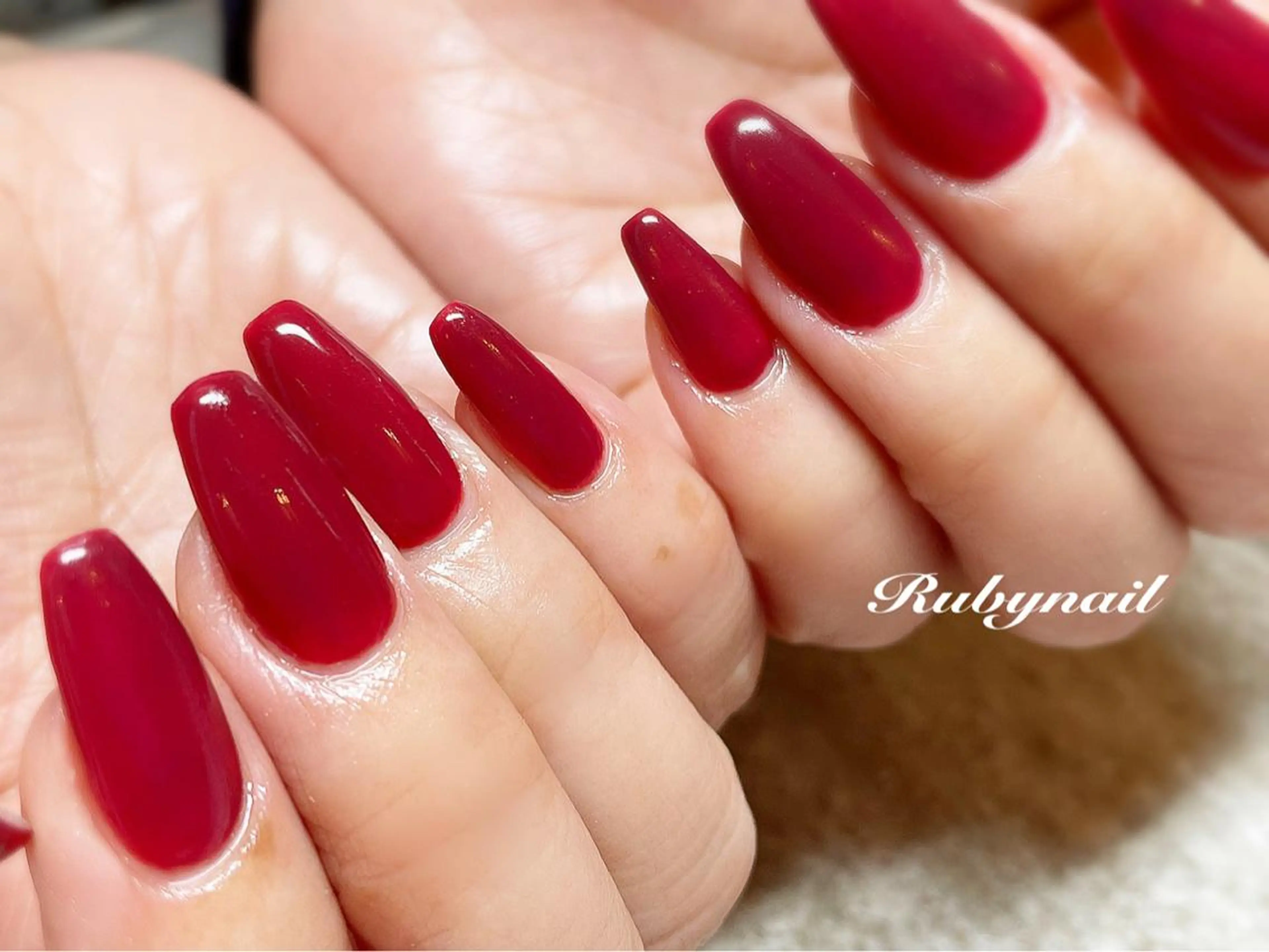 ネイル ワンカラーネイル 赤色 シンプルネイル ハンドネイル Rubynail所属・プライベートサロン Rubynailのネイルデザイン