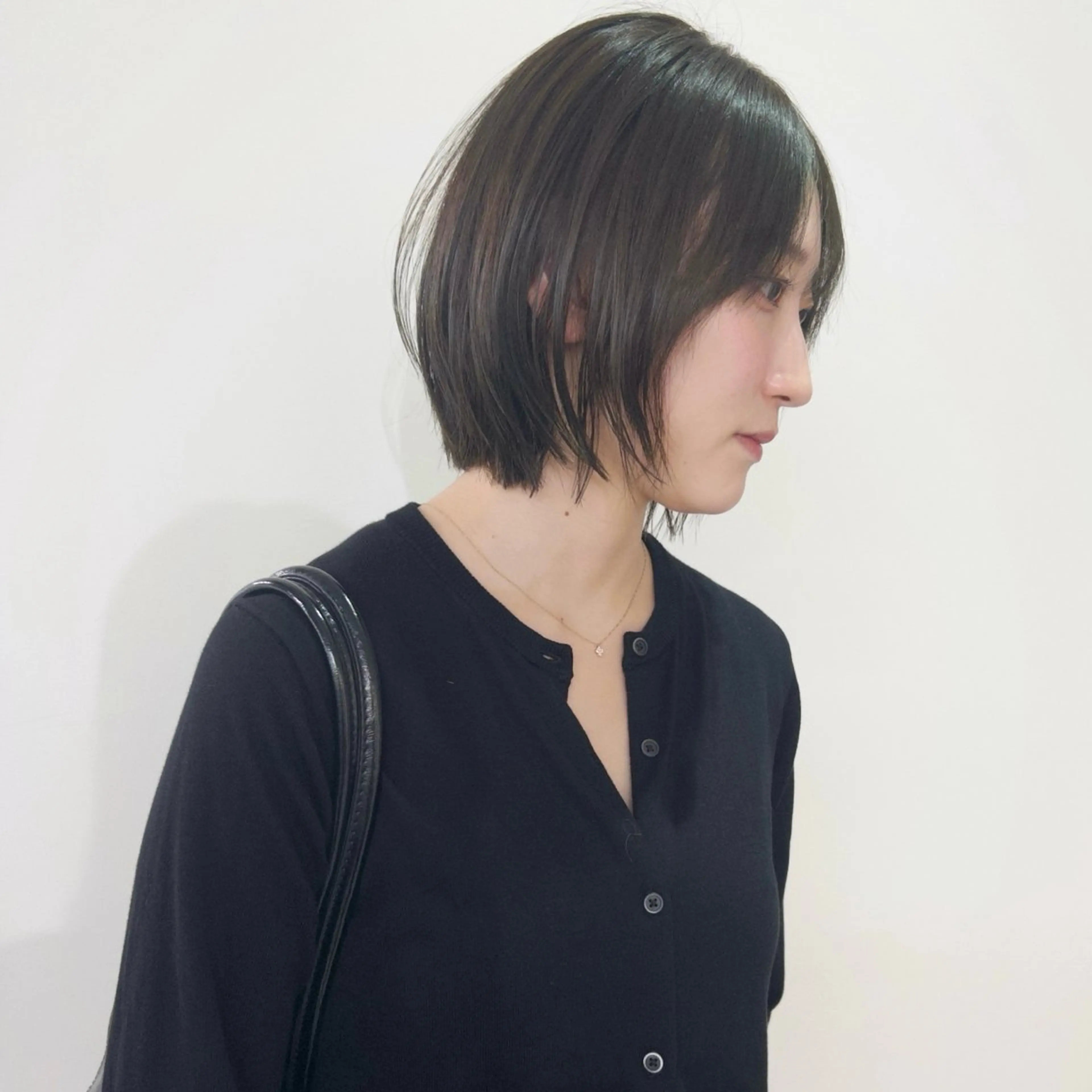 ショート カラー 透明感カラー オリーブカラー 顔まわりレイヤー 顔周りカット ハッシュカット カット ヘアカラー トリートメント nonoka オリーブ/グレージュのヘアスタイル