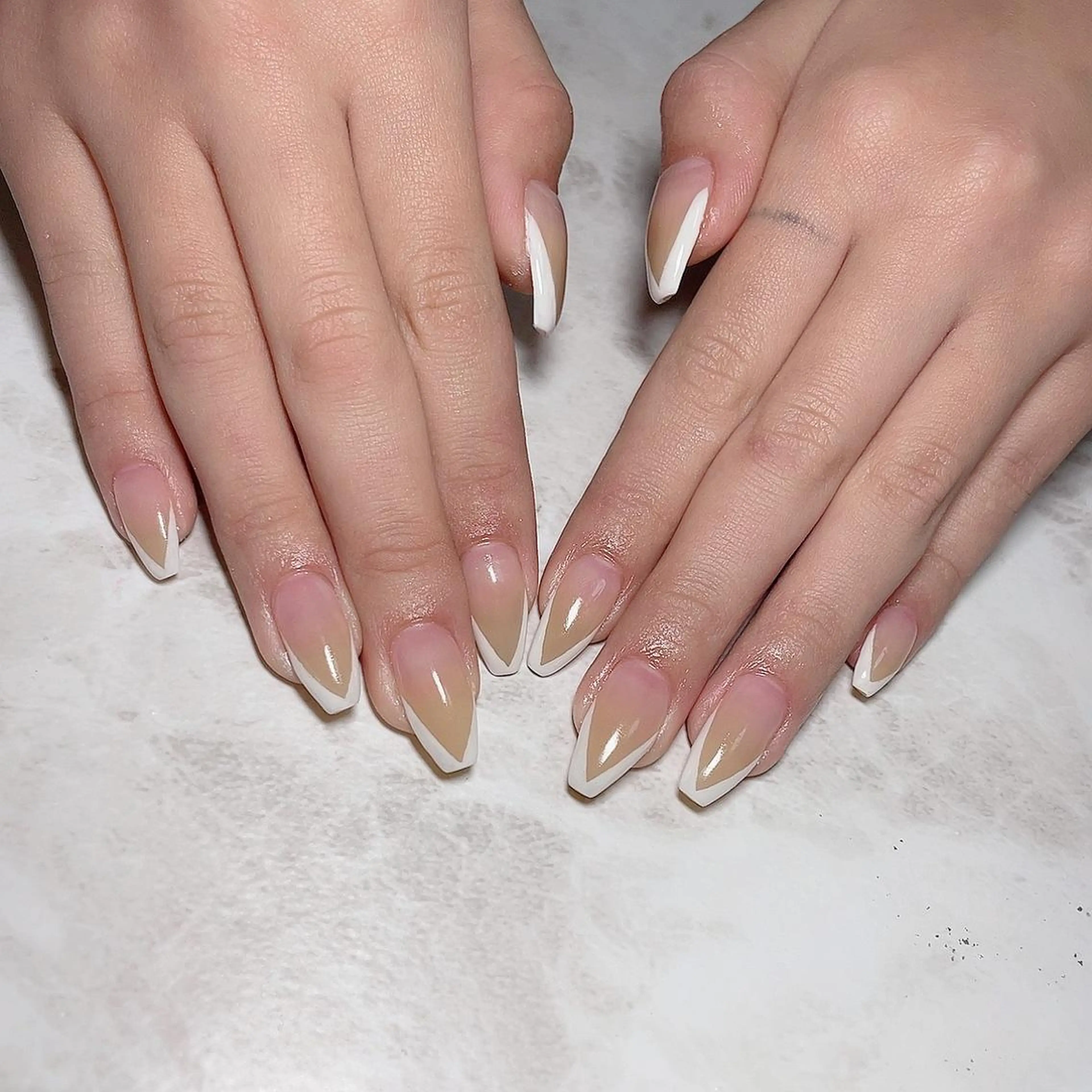 ネイル フレンチネイル 知花 梨花のネイルデザイン