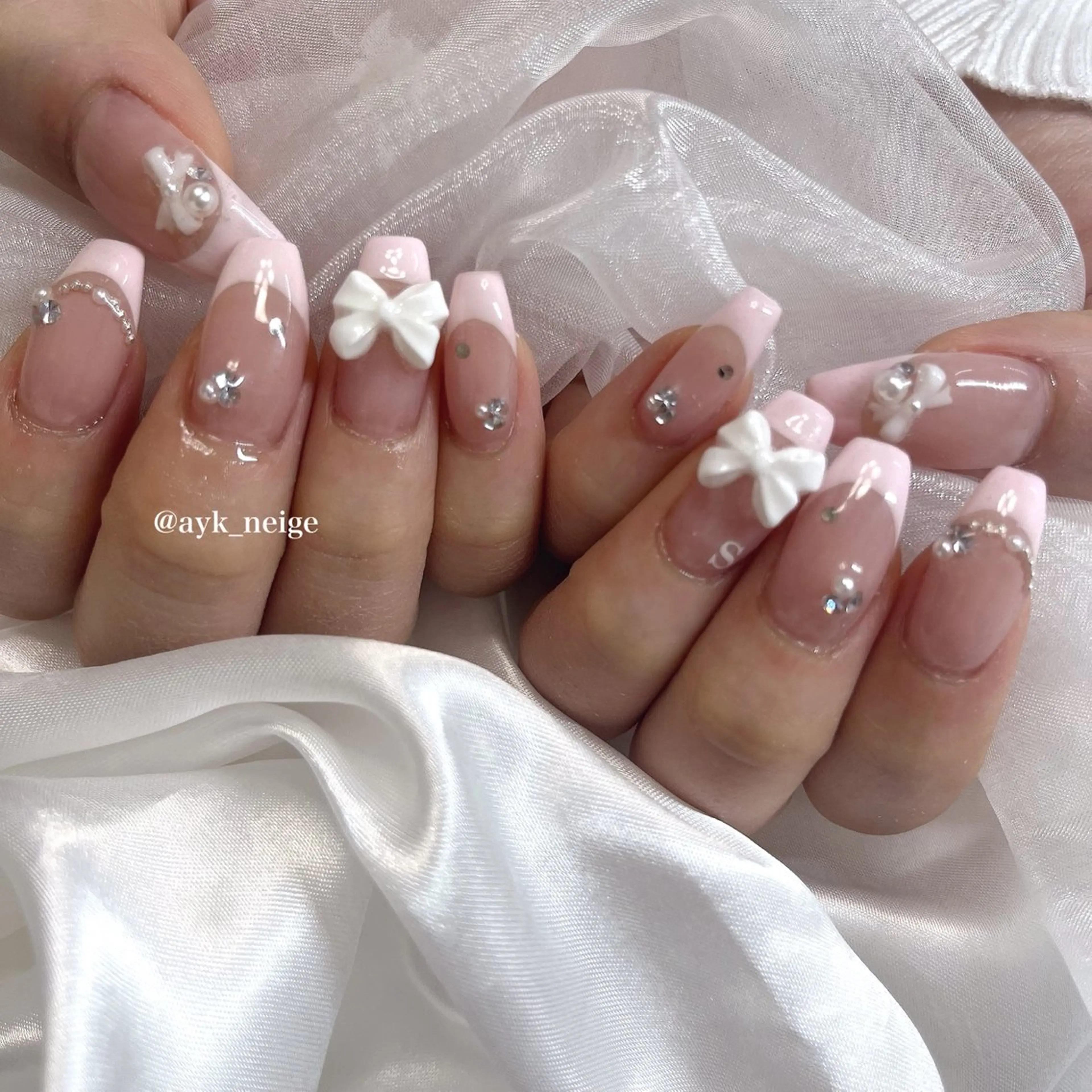 ネイル フットネイル キラキラネイル 韓国ネイル リボン シンプルネイル n'eige nail所属・大谷 綾香のネイルデザイン