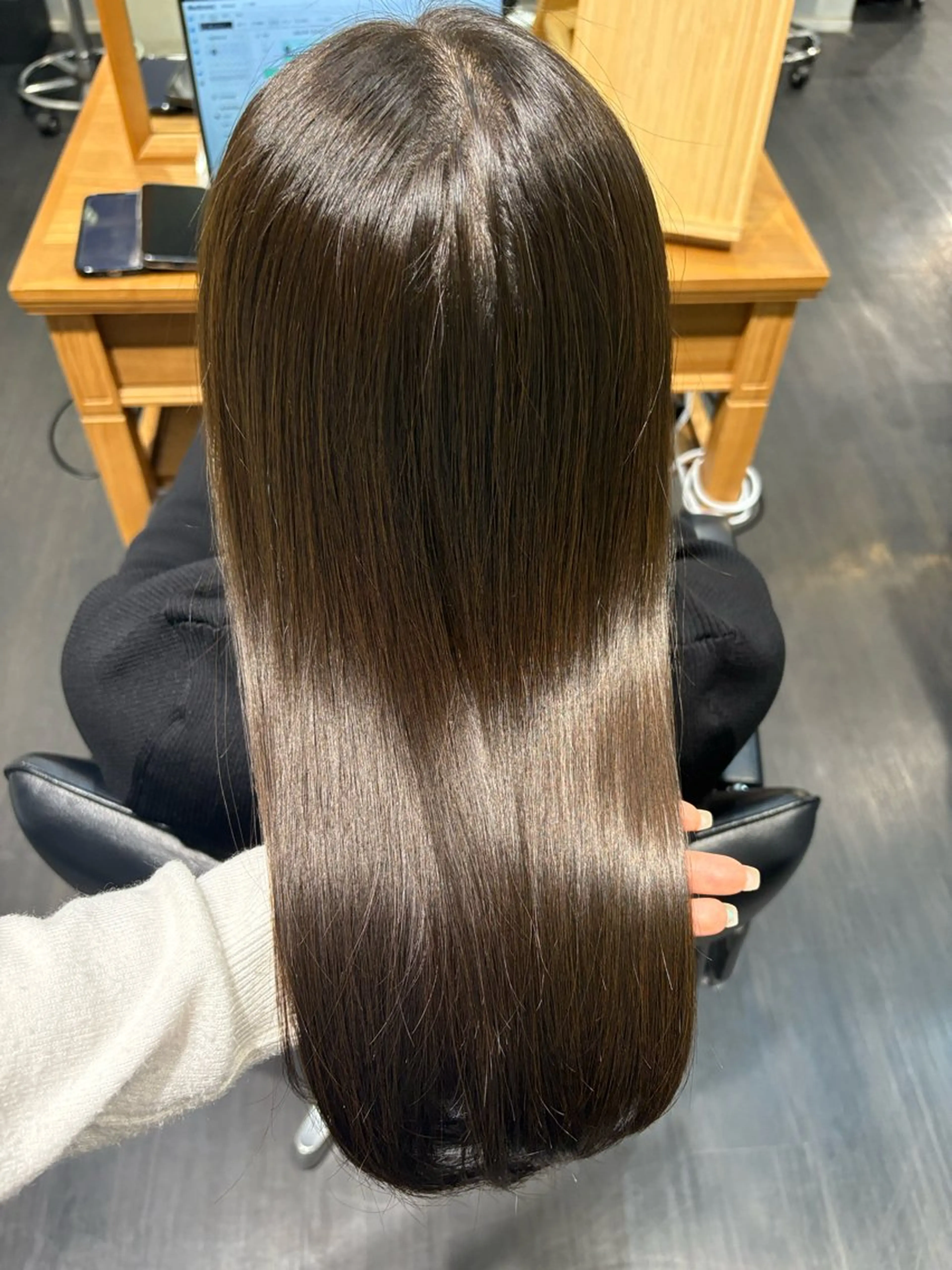 セミロング カラー 細田 碧のヘアスタイル