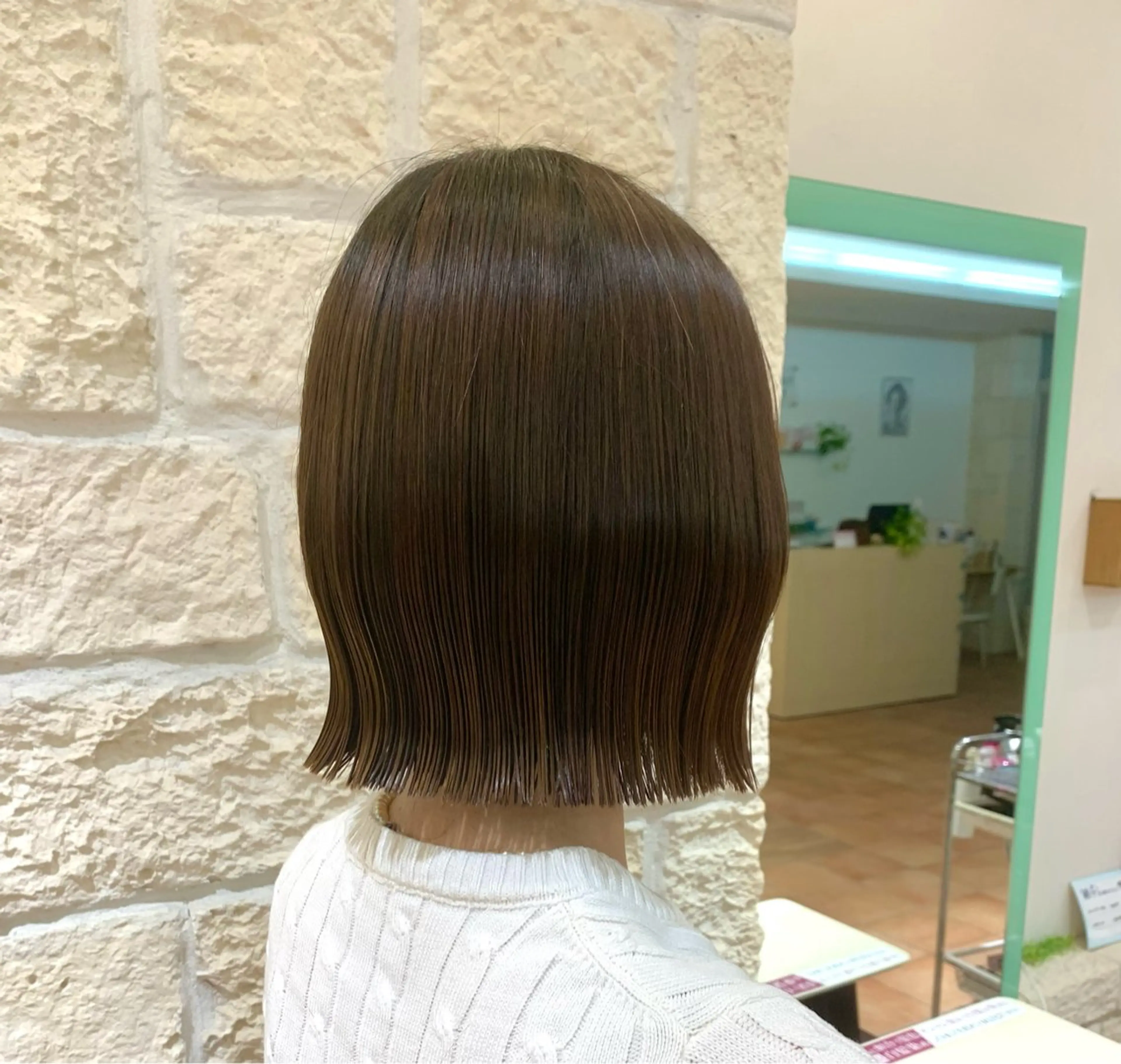 ミディアム カット Lamp 柏 山口 か乃 ブリーチカラーのヘアスタイル