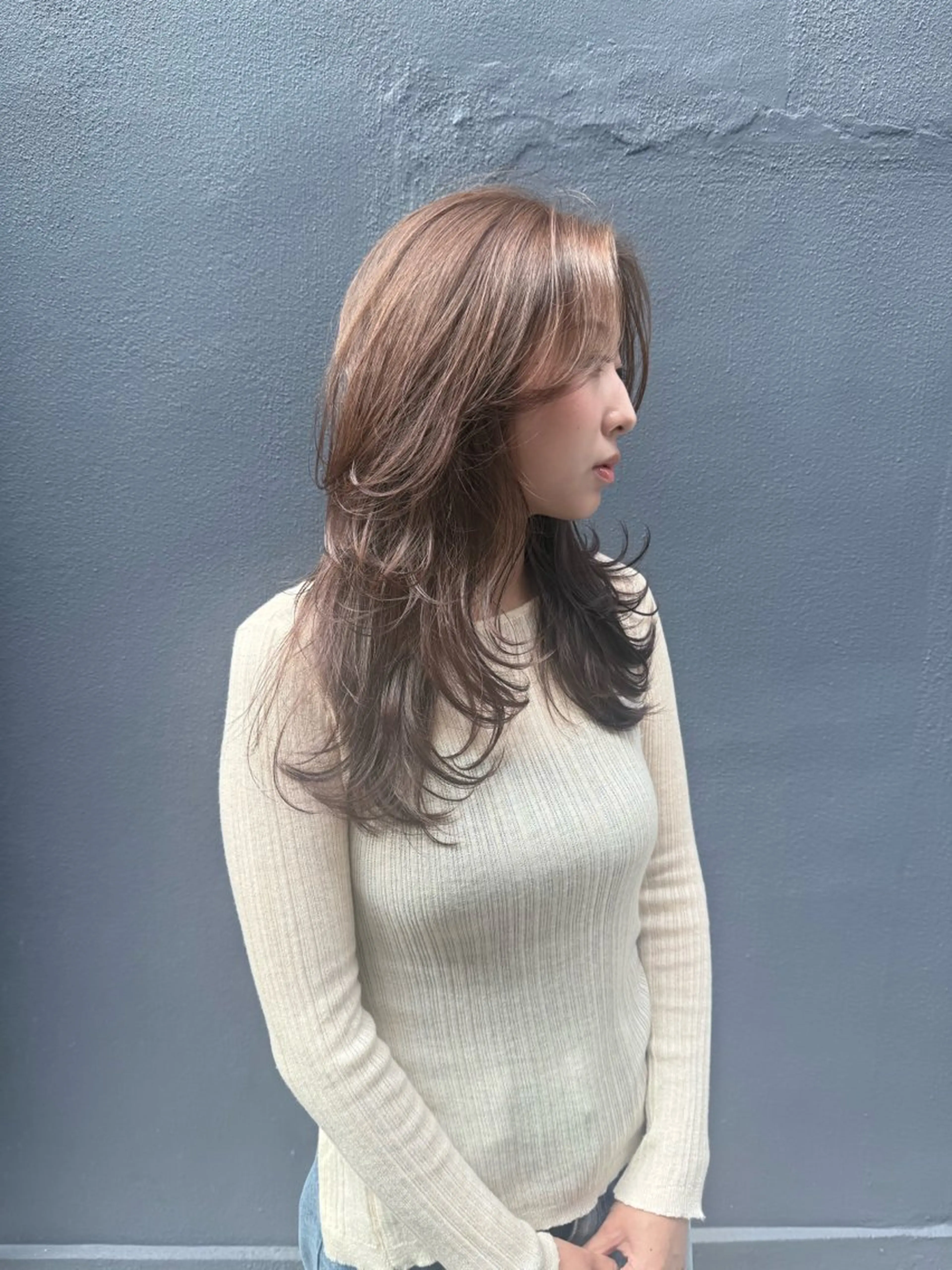 ロング カラー ロングレイヤー アッシュ ベージュカラー ケアカラー 透明感カラー カット ヘアカラー トリートメント レイヤー/梅田/ HIKARU🍀のヘアスタイル