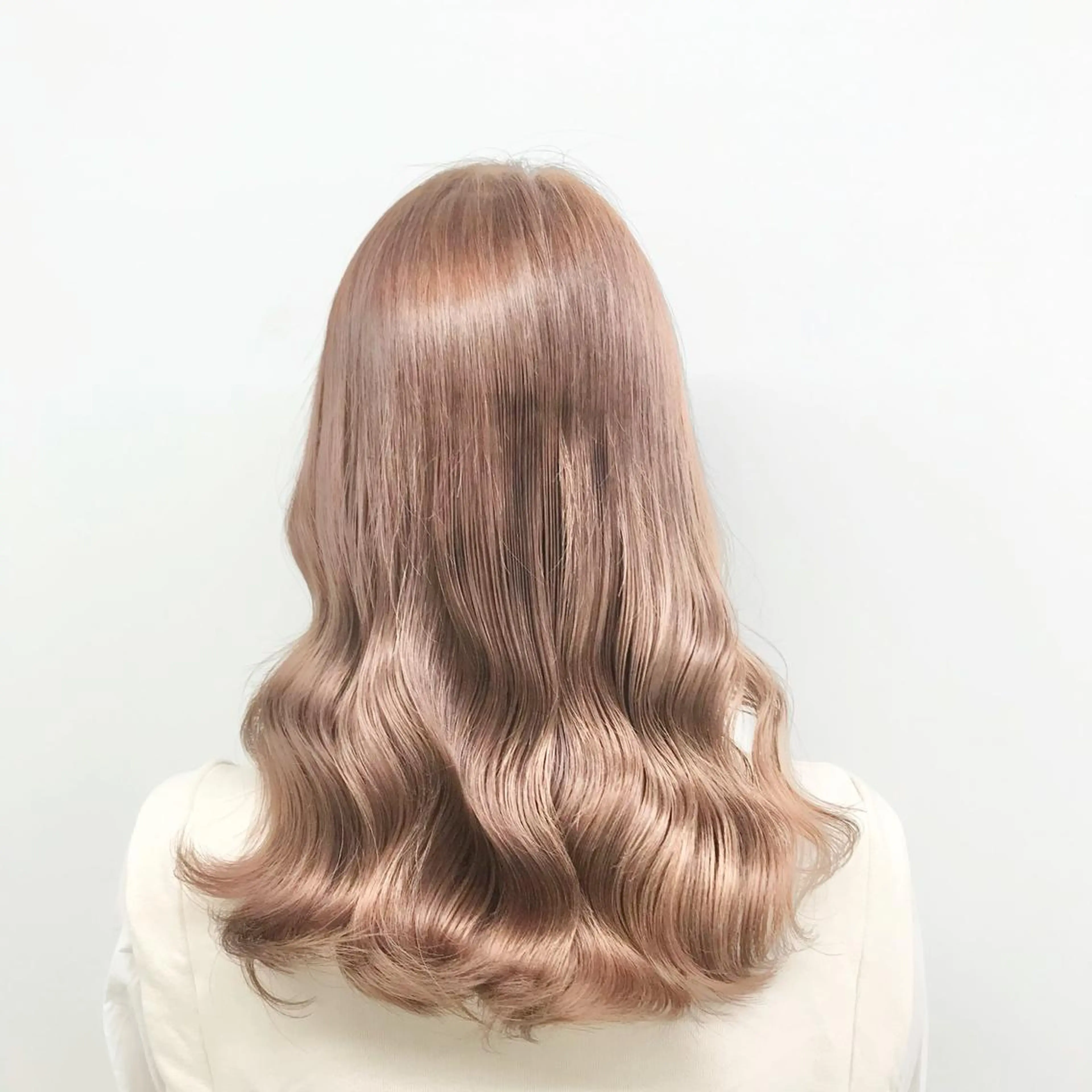 ロング カラー 🩵ハイトーン 美咲🩵のヘアスタイル