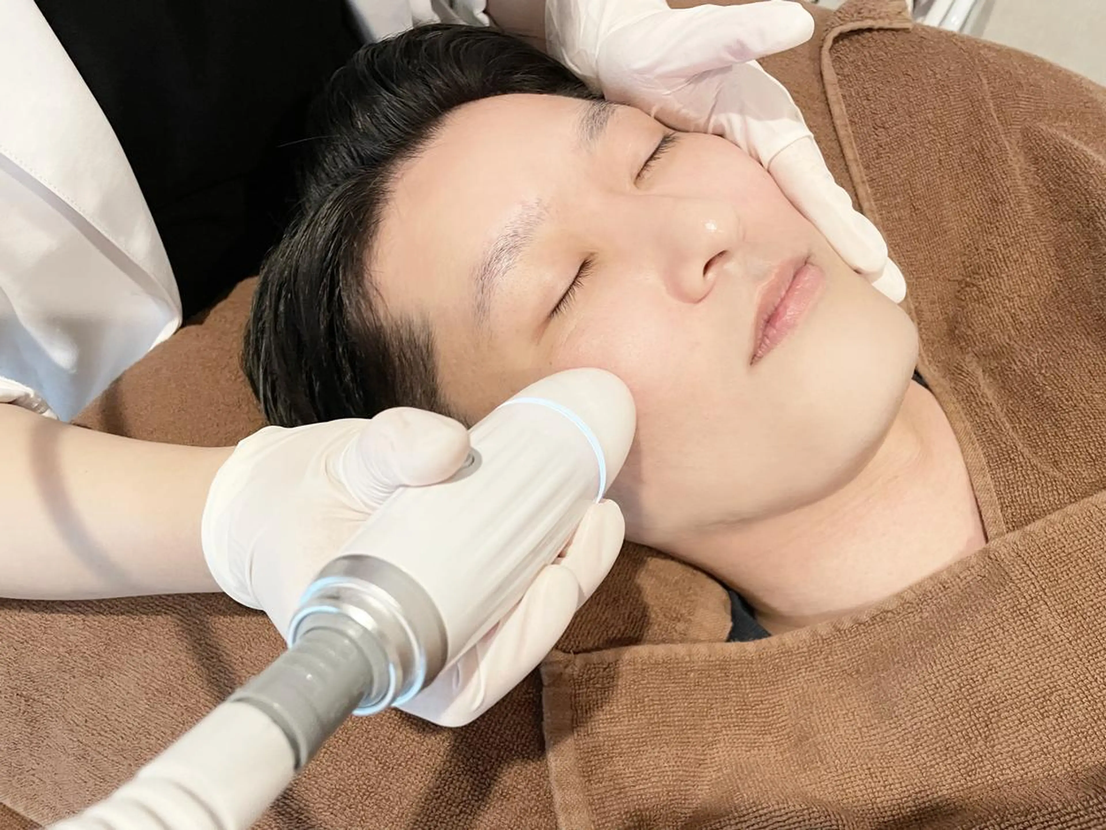 《メンズ人気No.1》 本格小顔★医師監修リフトアップ専用マシン＋小顔矯正＋骨盤矯正の写真