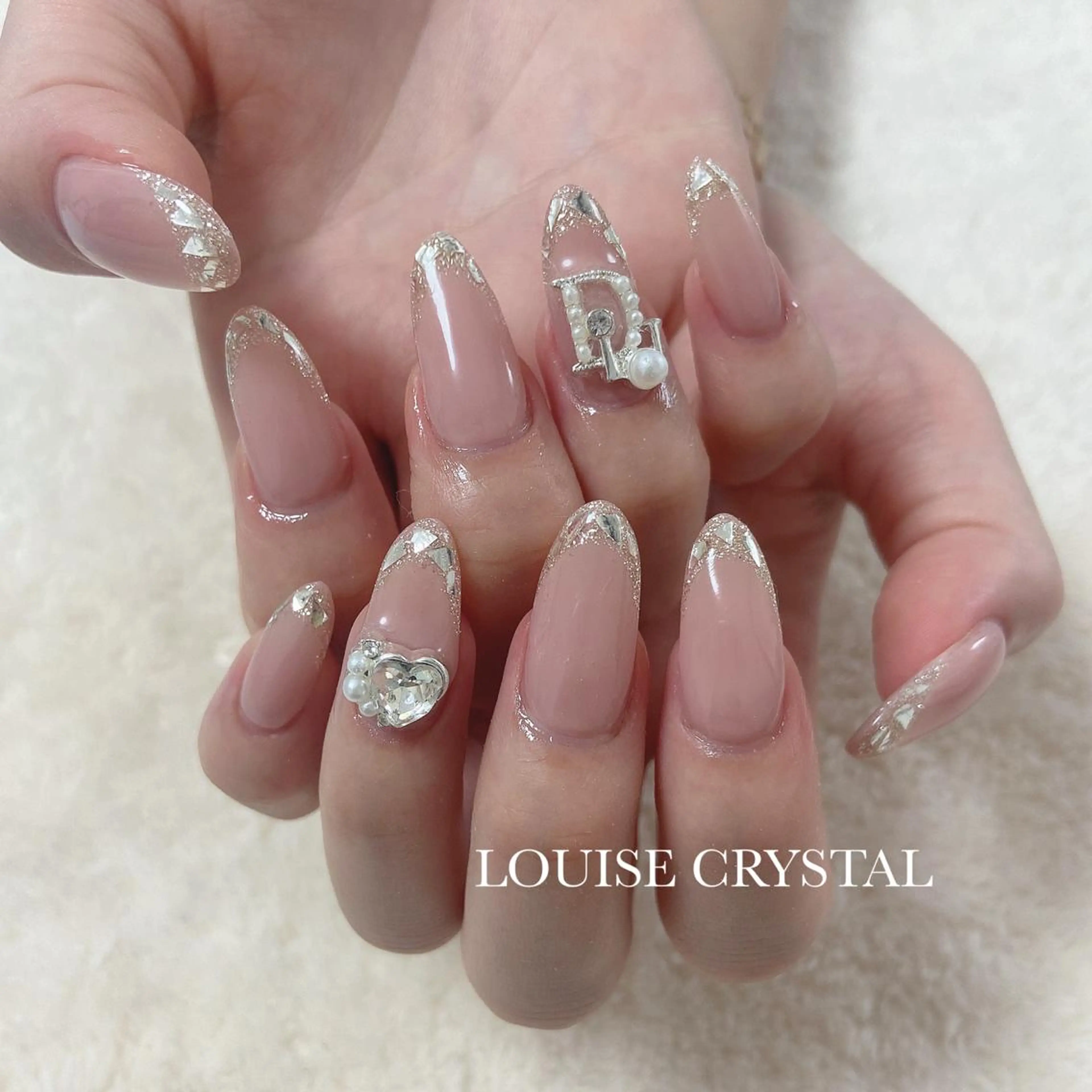 ネイル フレンチネイル ガラスフレンチ ハンドネイル LOUISE CRYSTALのネイルデザイン