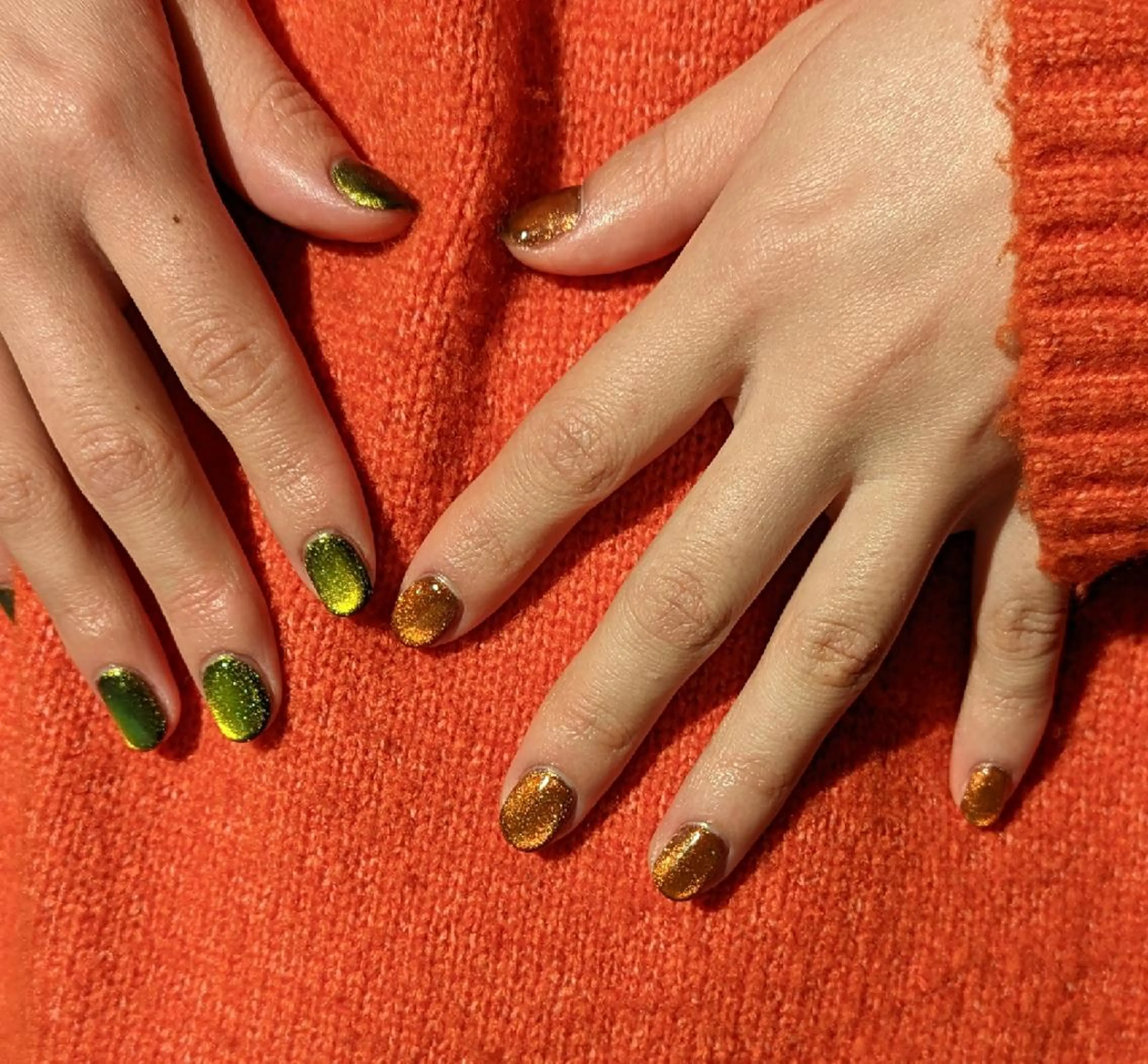 ネイル グリーン マグネットネイル オレンジ ハンドネイル ナリタ・ マミのネイルデザイン