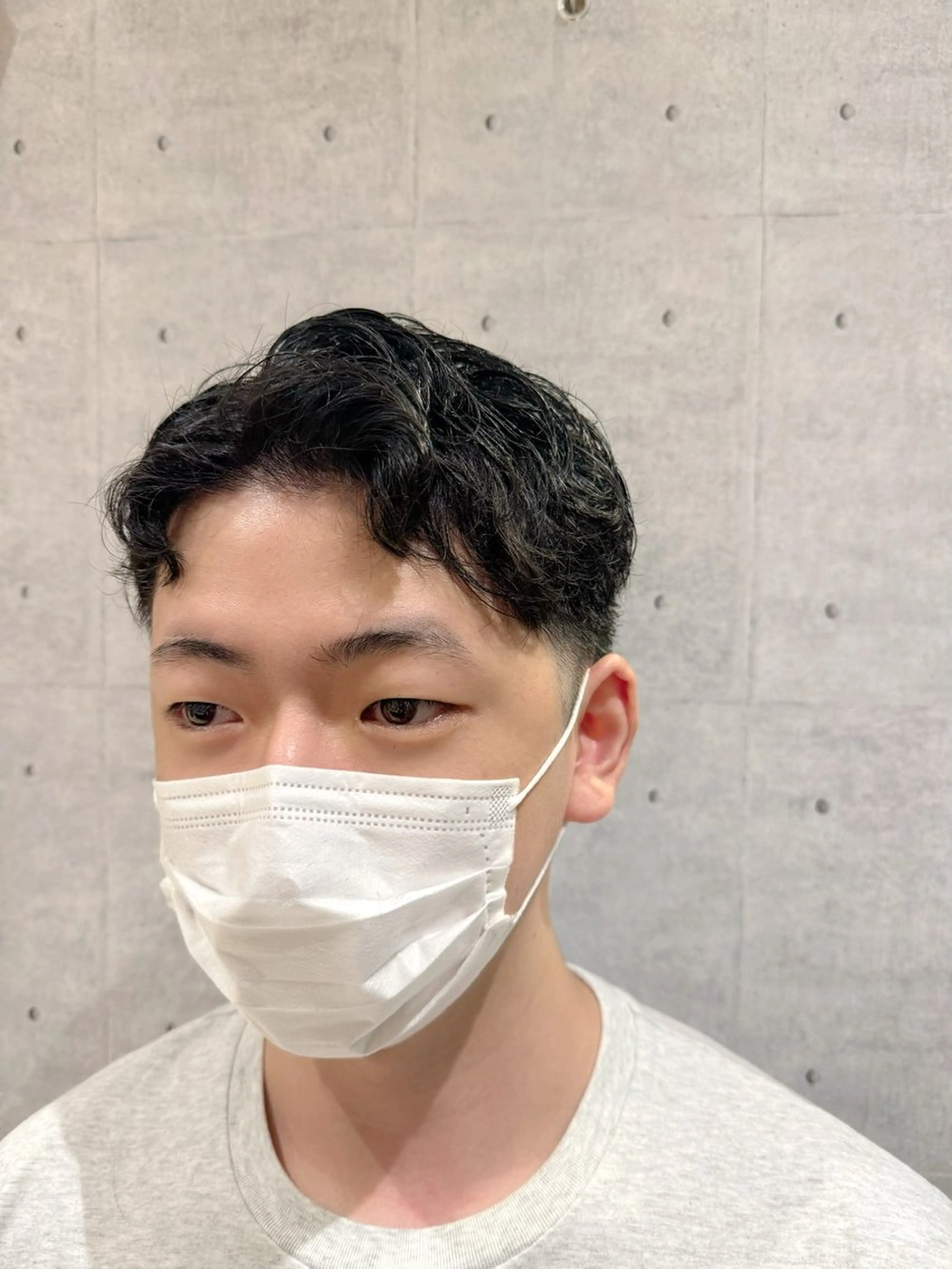 ショート パーマ メンズ オールバック フェードカット メンズ韓国風 メンズパーマ 七三 カット メンズ限定KA ITOのヘアスタイル