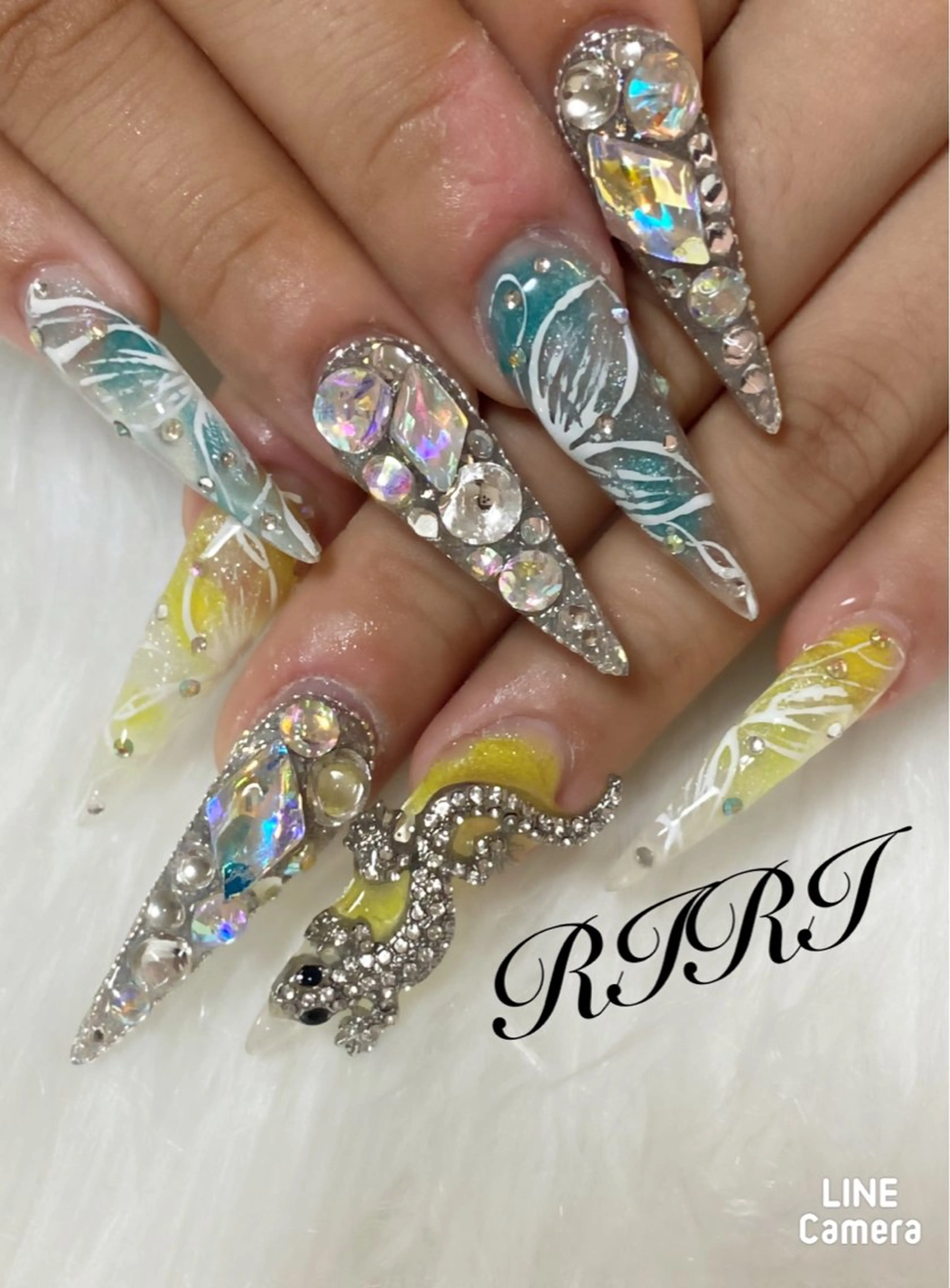 ネイル ブルー ジェルネイル キラキラネイル ラメ(グリッター) ロングネイル riri オーナーのネイルデザイン