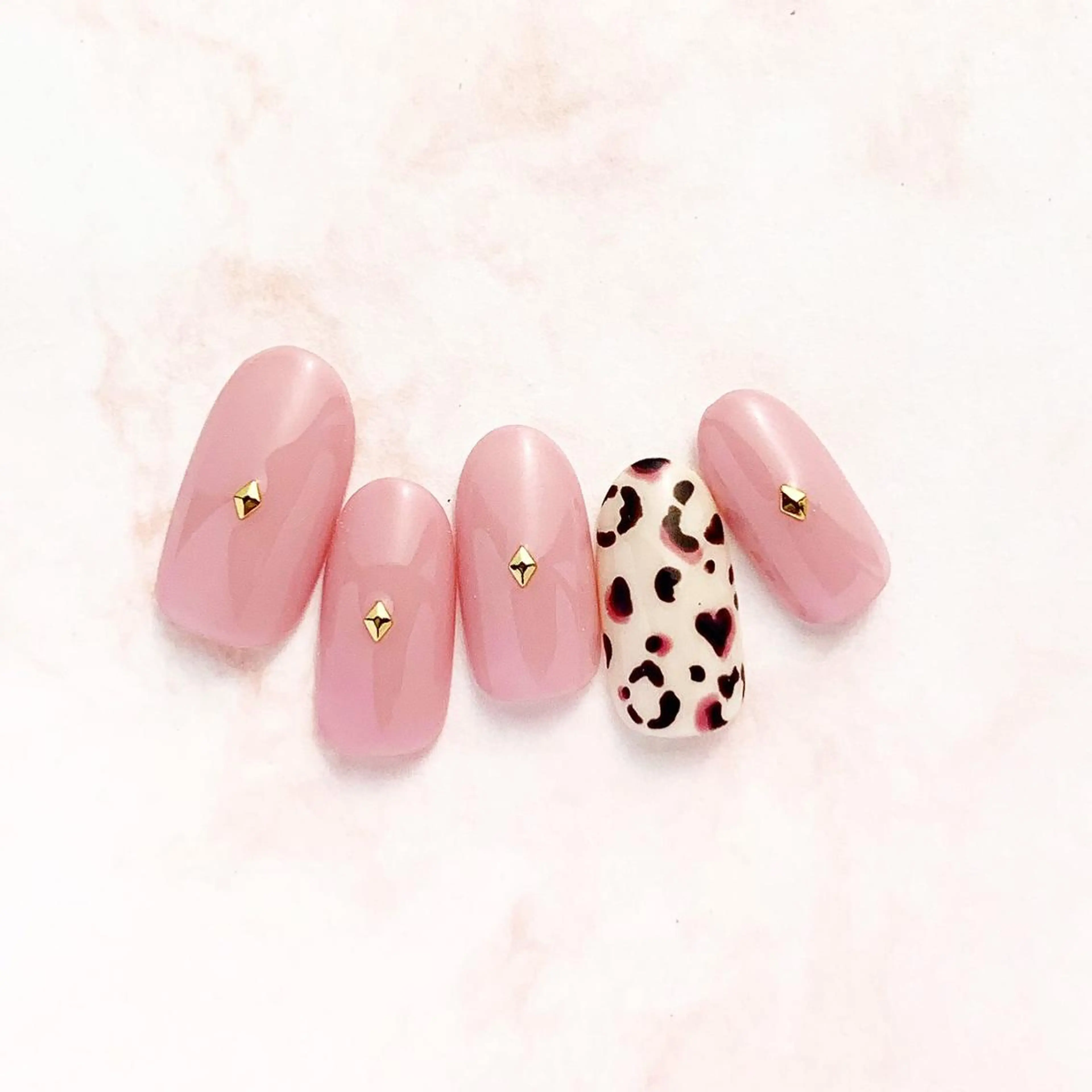 ネイル アニマル柄 SOLMANI 予約担当のネイルデザイン