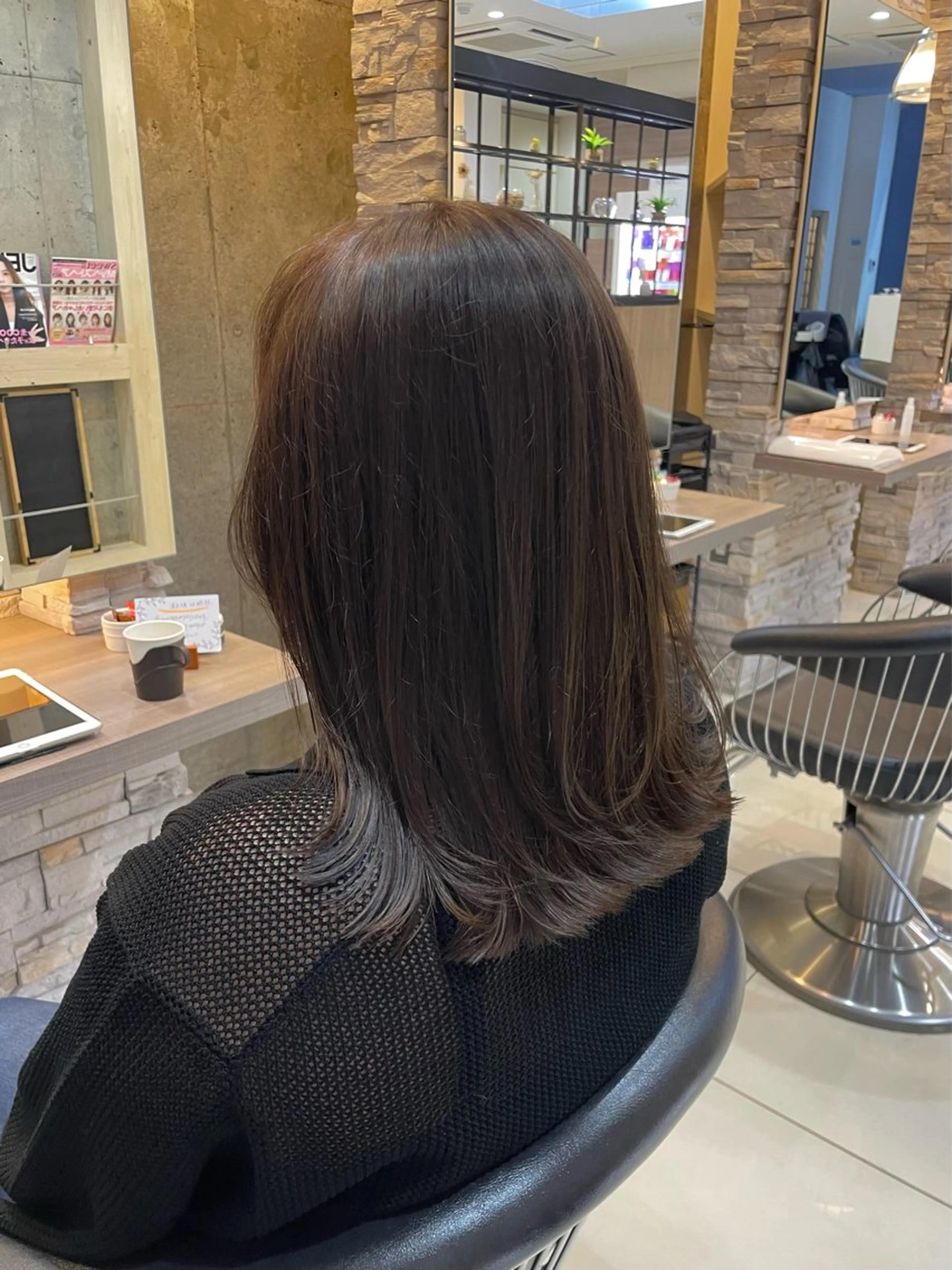 ミディアム カット ヘアカラー mao♡ベージュ/ 顔周りカットのヘアスタイル