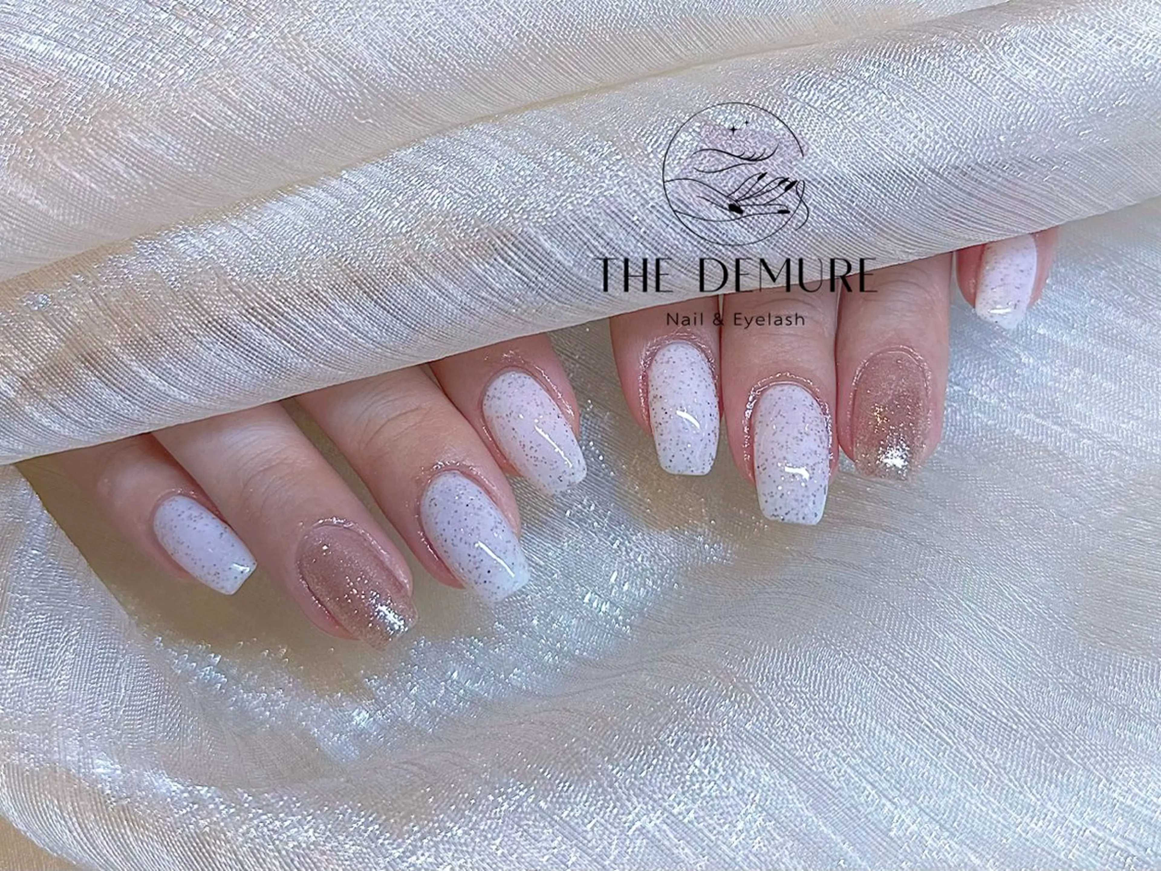 ネイル アートネイル キラキラネイル 韓国ネイル 水色 ロングネイル ハンドネイル ハンドケア NailDemure 【銀座店】のネイルデザイン