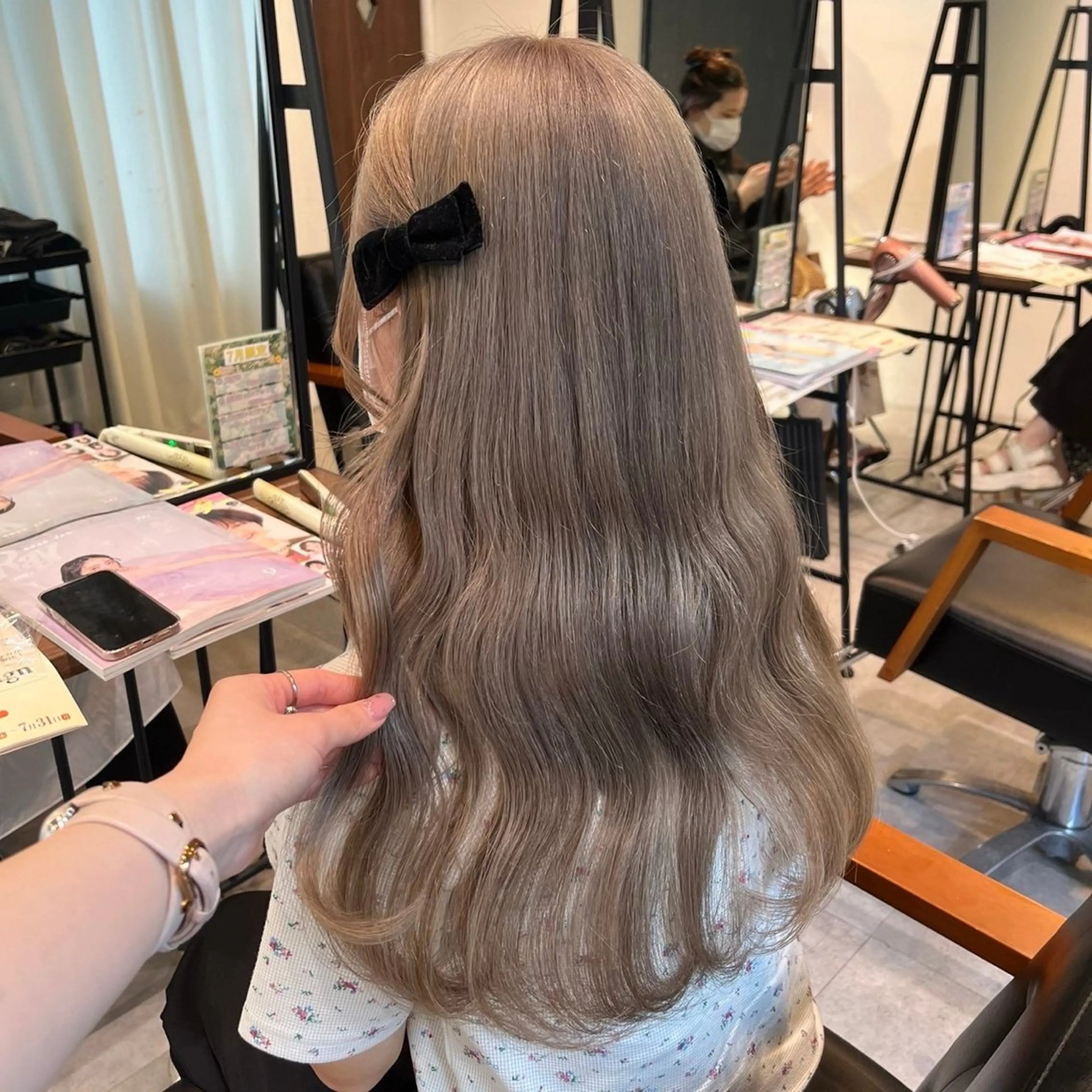 ロング カラー ベージュカラー ブリーチ ミルクティーベージュ ホワイトミルクティーベージュ ‎Lby home 🪽mikuのヘアスタイル