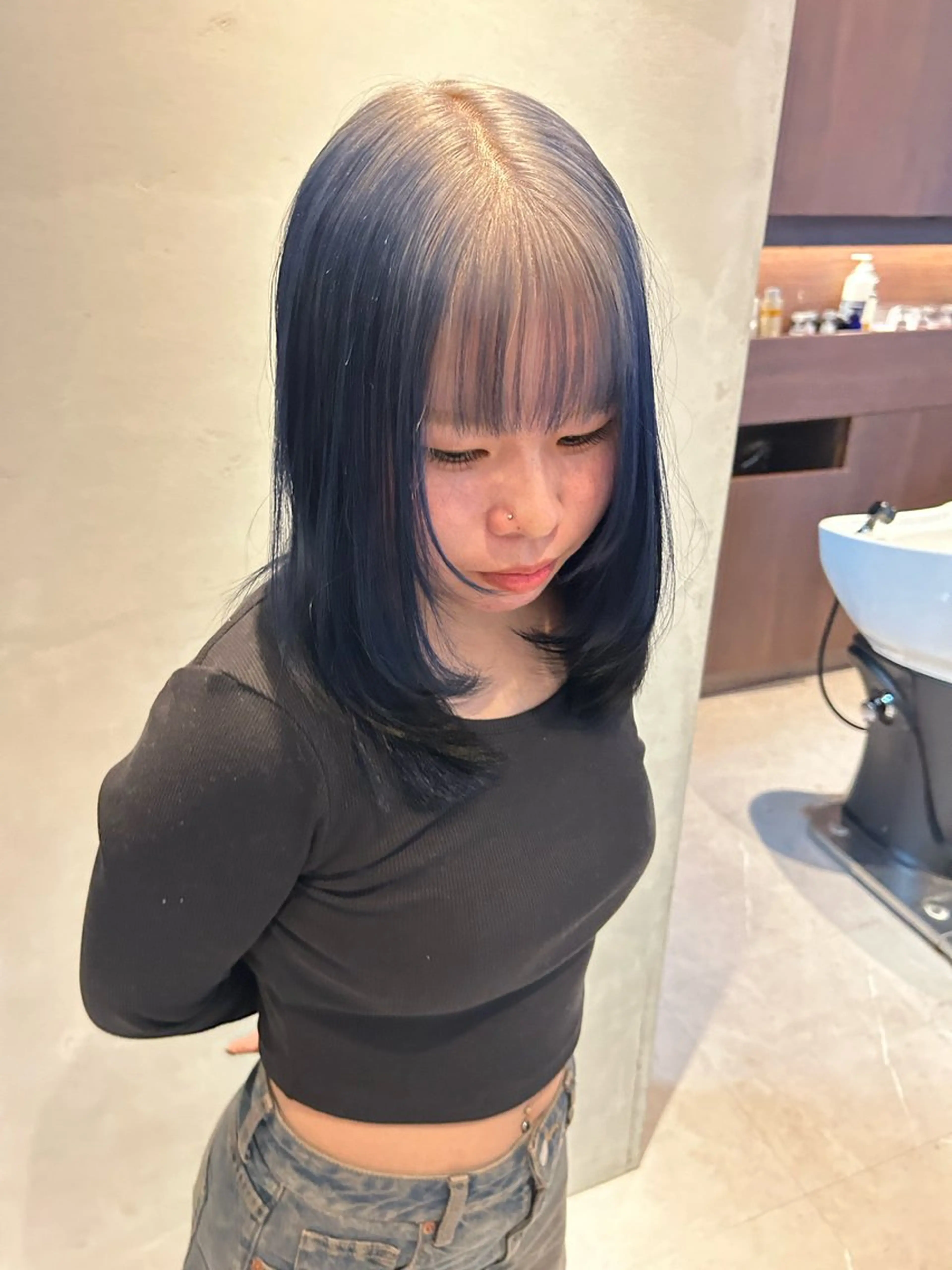 セミロング カラー ブリーチ ブルーカラー シルバー カット ヘアカラー トリートメント 有働由良／ハイトーン ／韓国メンズヘアのヘアスタイル