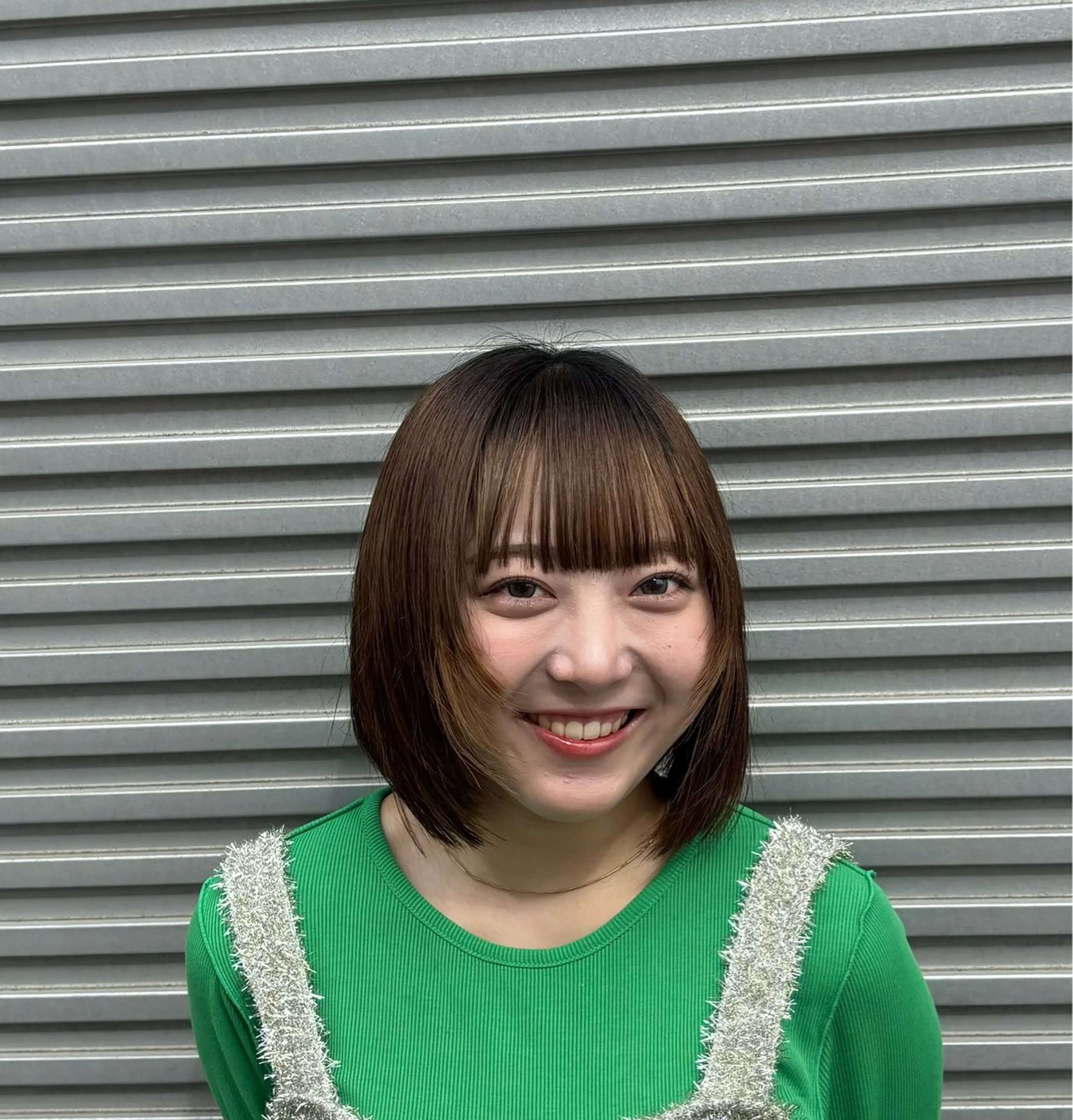 ミディアム カラー 顔周りカット レイヤーカット カット 透明感カラー/ くびれヘア/ユウユのヘアスタイル