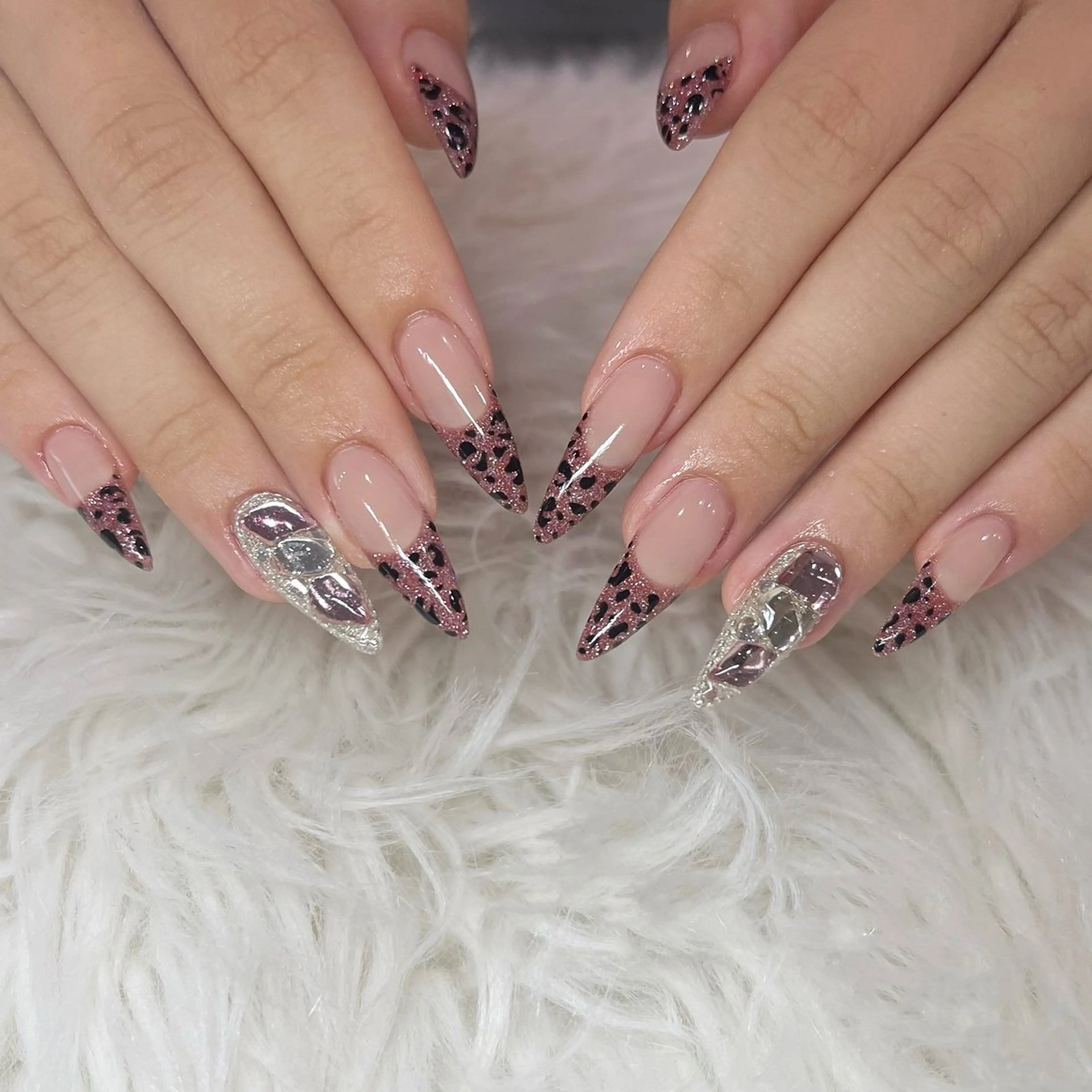 ネイル アートネイル 透明感ネイル ｜mahiru.のネイルデザイン