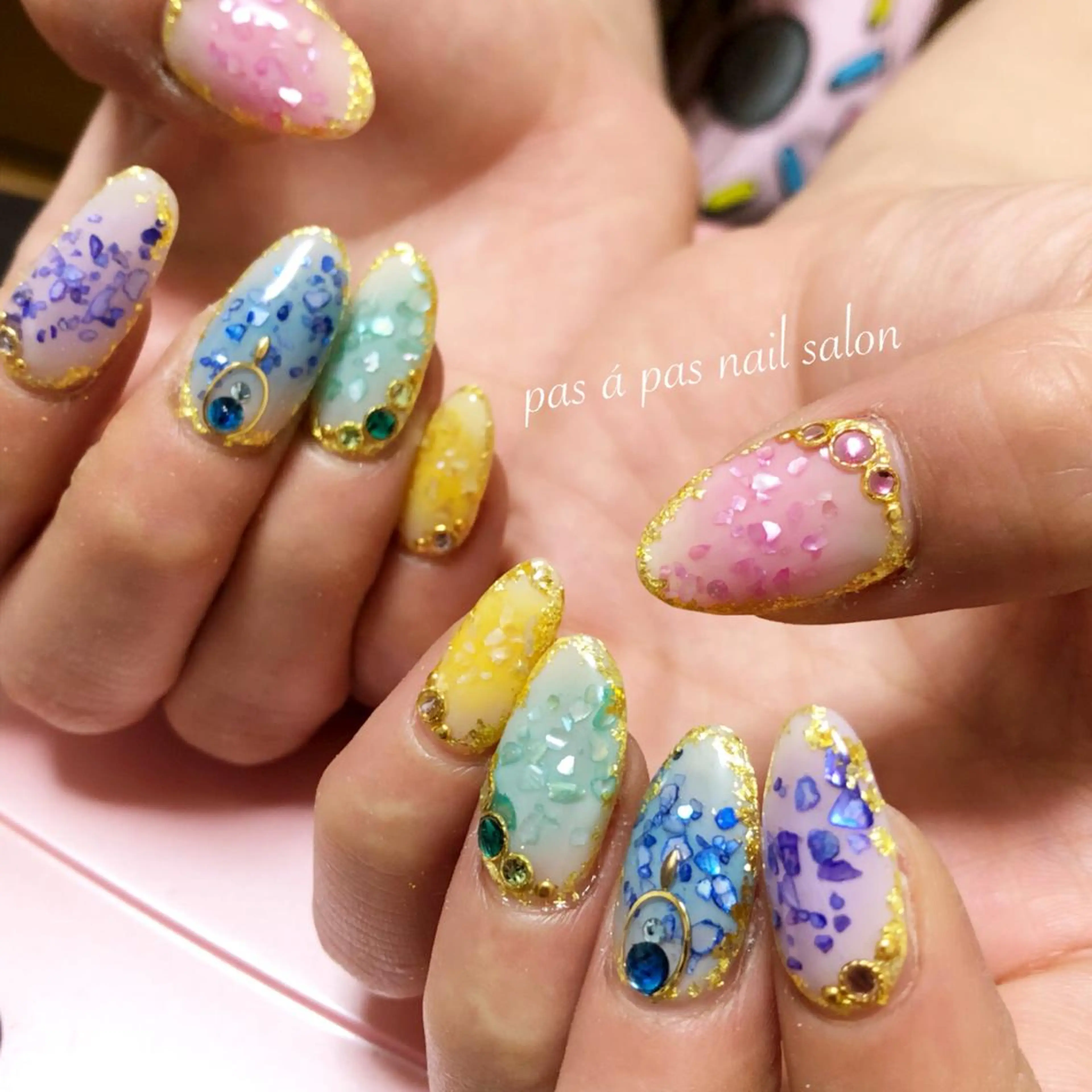 ネイル ハンドネイル Yakko pas á pasのネイルデザイン