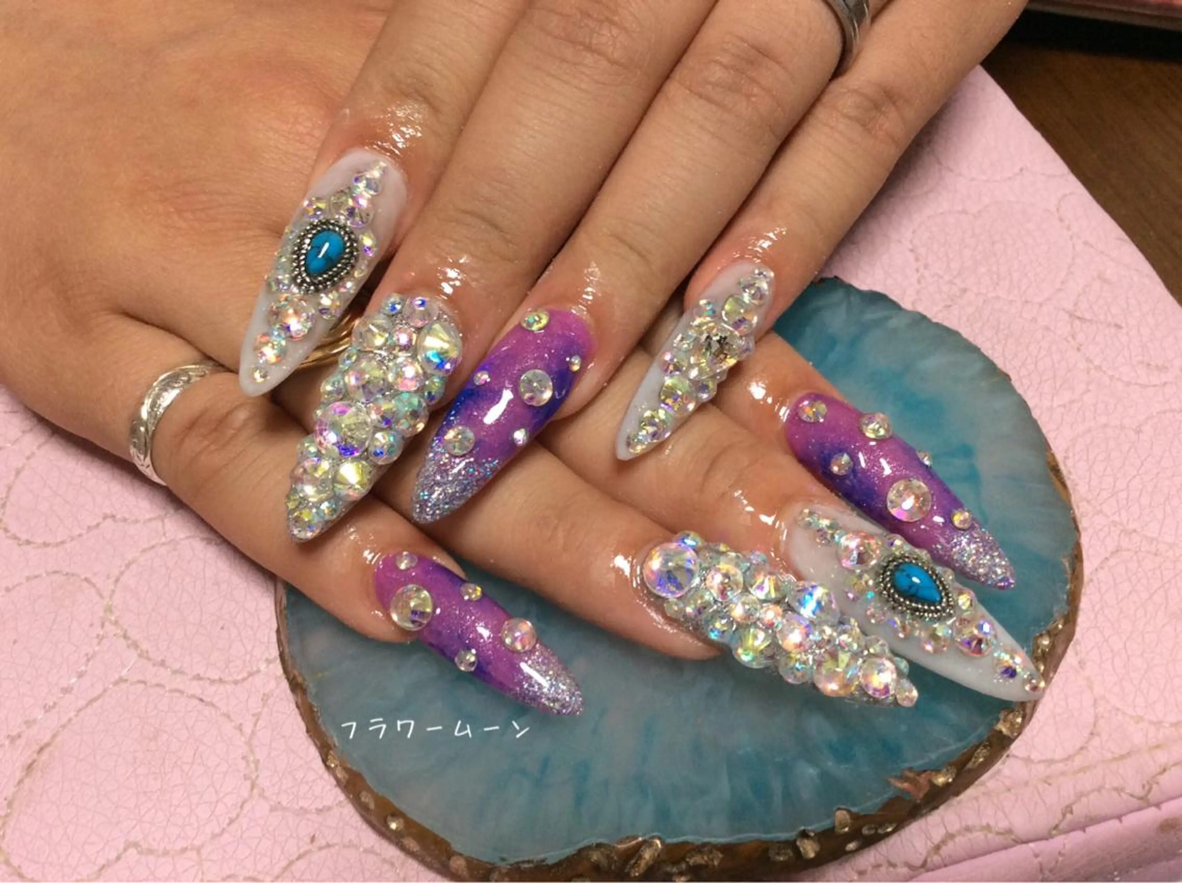 ネイル フラワー ムーンのネイルデザイン