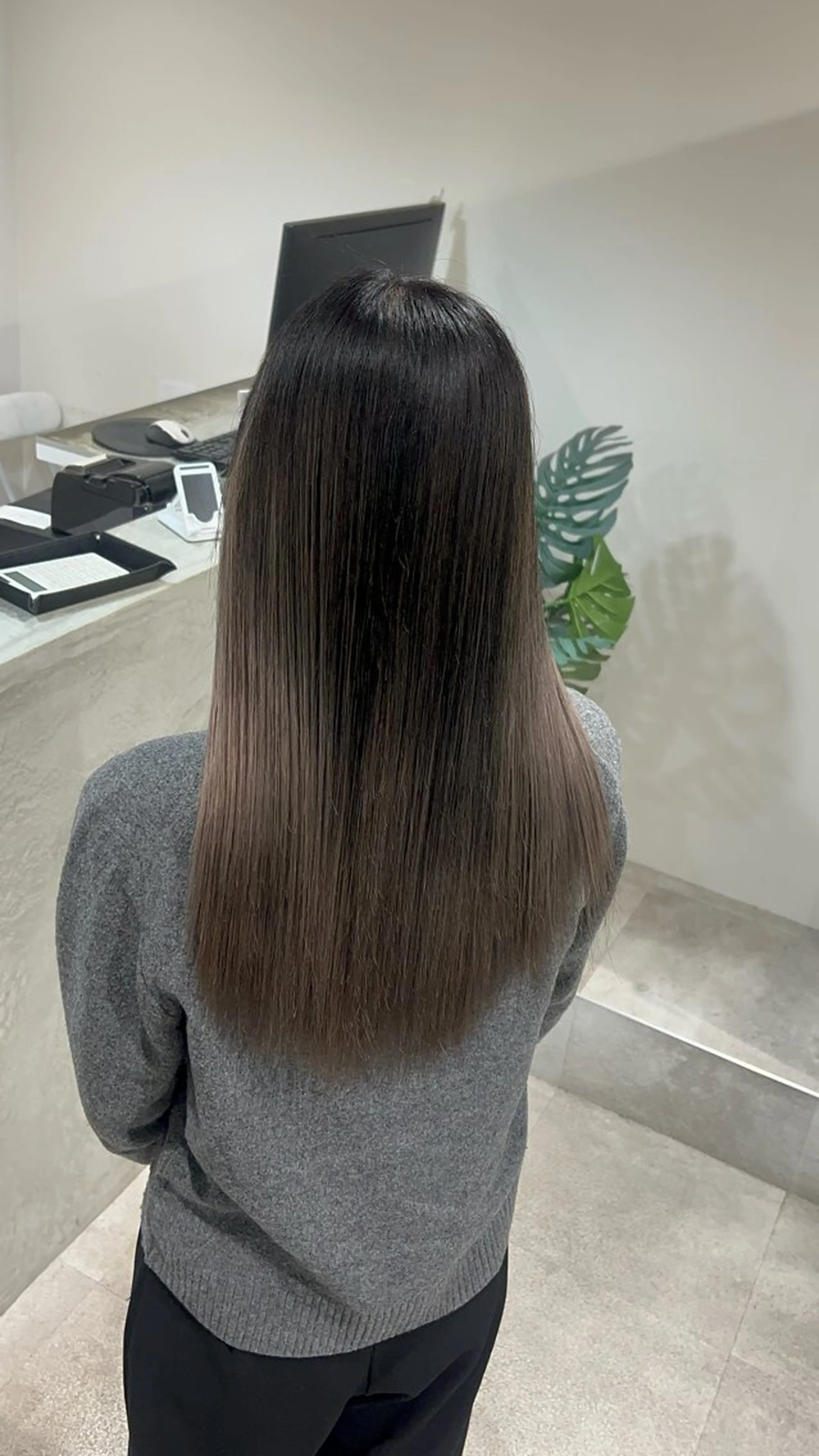 カラー グレージュ ヘアカラー YUDAIブリーチ• カラー/心斎橋•難波のヘアスタイル