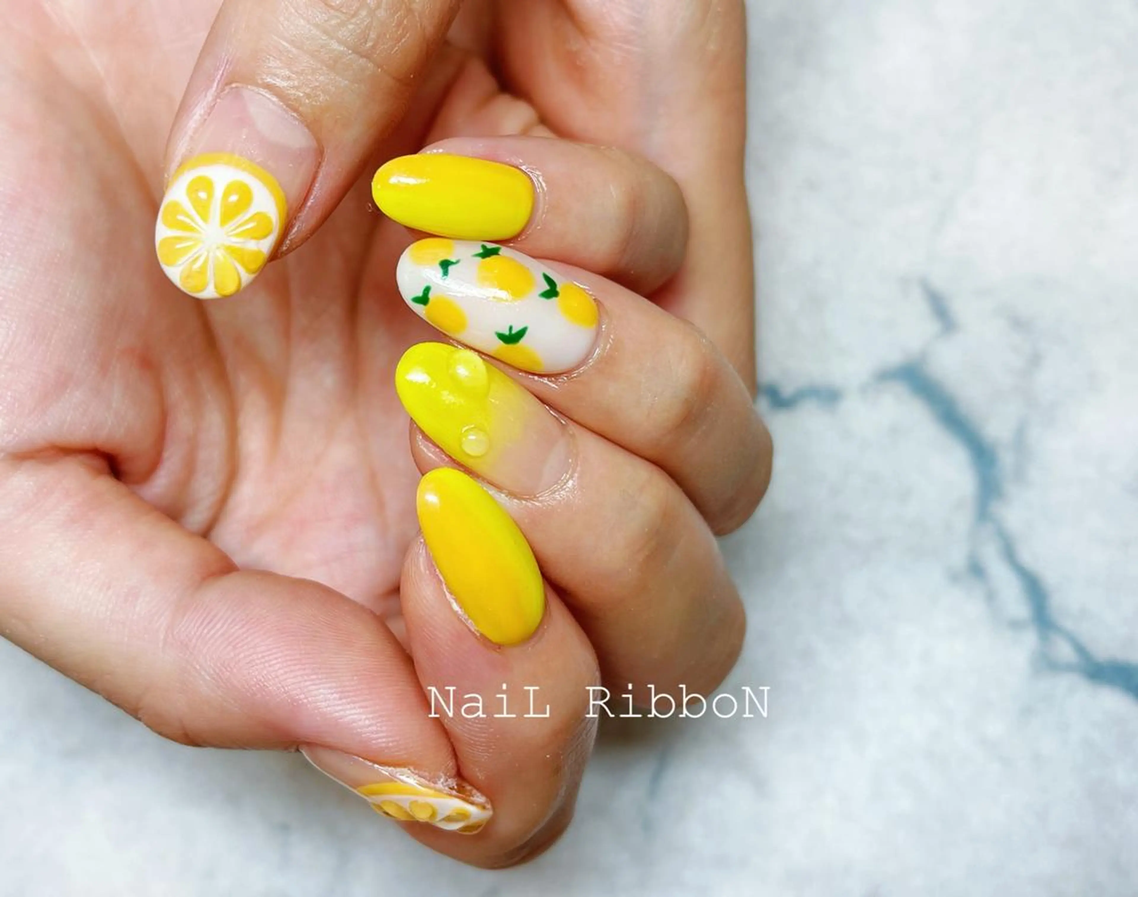 ネイル ネイルリボン 受付スタッフのネイルデザイン