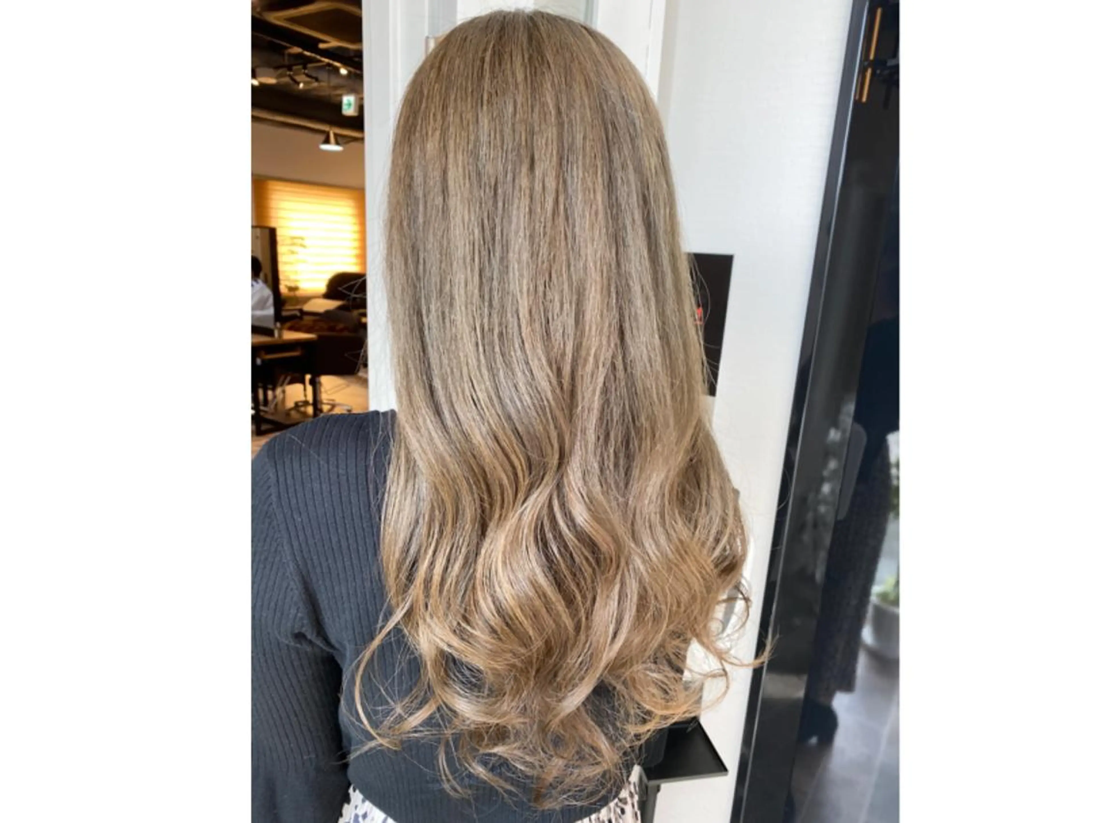 ロング カット ヘアカラー トリートメント _White所属・ＳＨＩ ＺＵのヘアスタイル