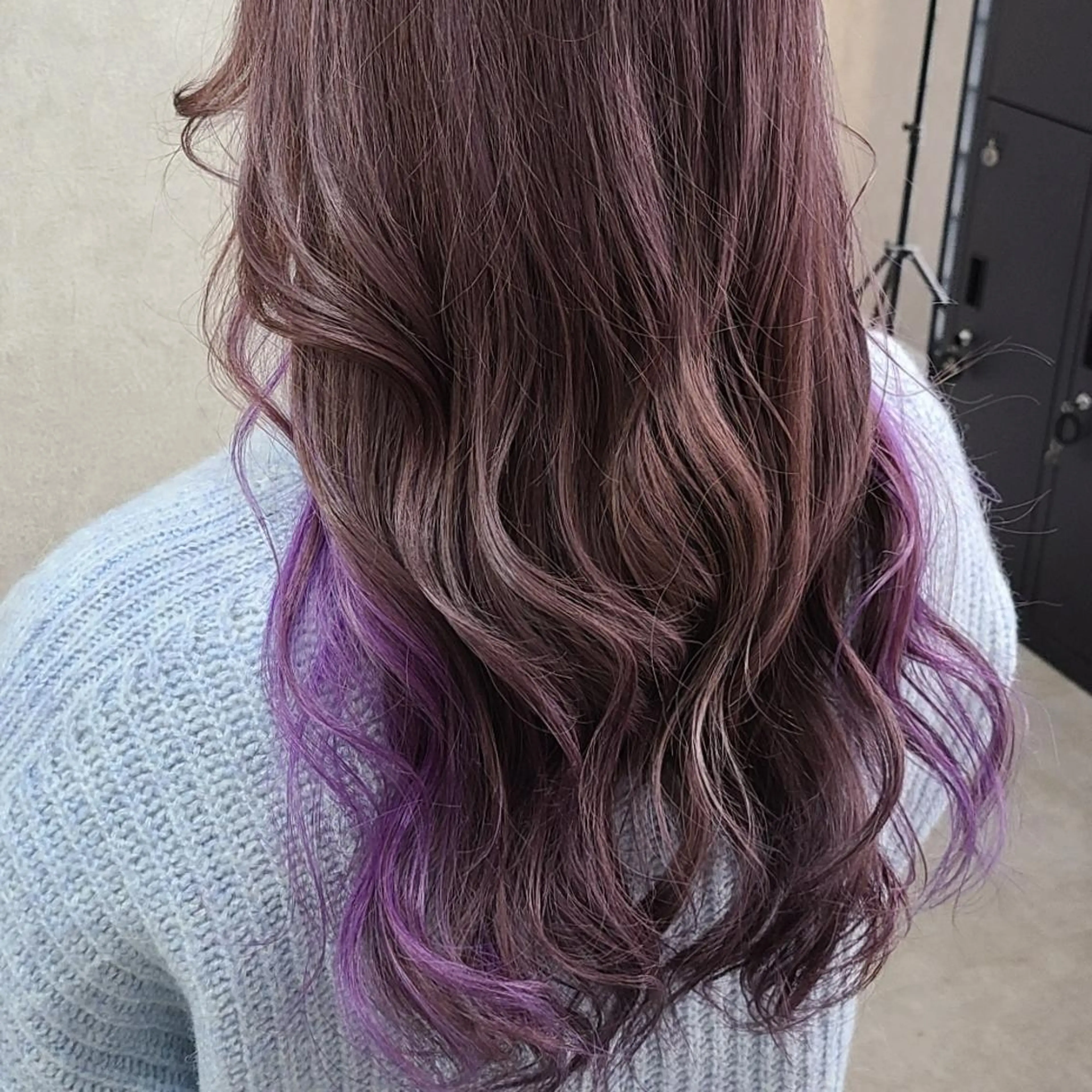 セミロング パープルカラー グラデ❣️インナー 派手髪Fumiyoのヘアスタイル