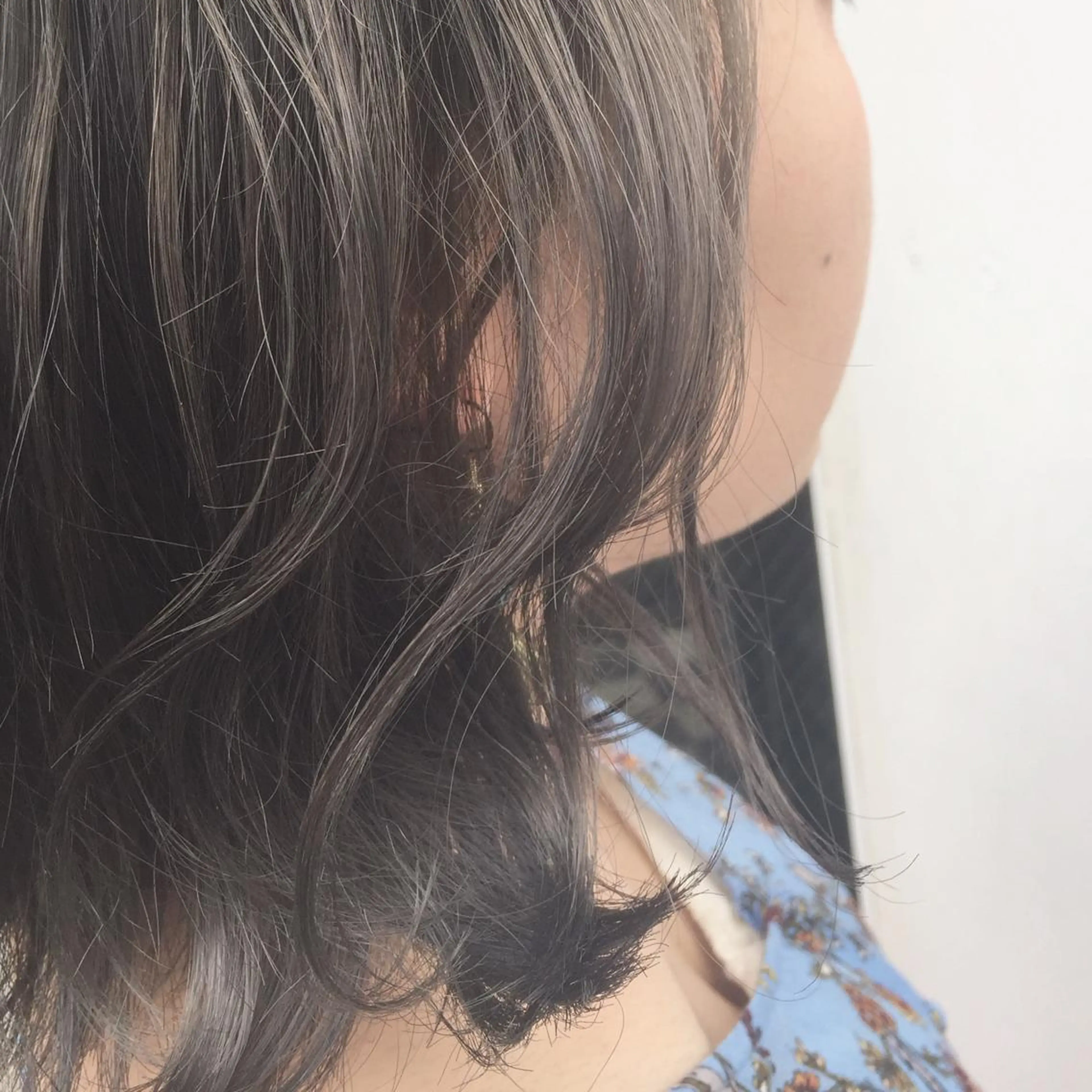 ミディアム カラー ヘアアレンジ ラベンダーカラー ラベンダーグレー カット ヘアカラー トリートメント ニシオカ タクヤのヘアスタイル