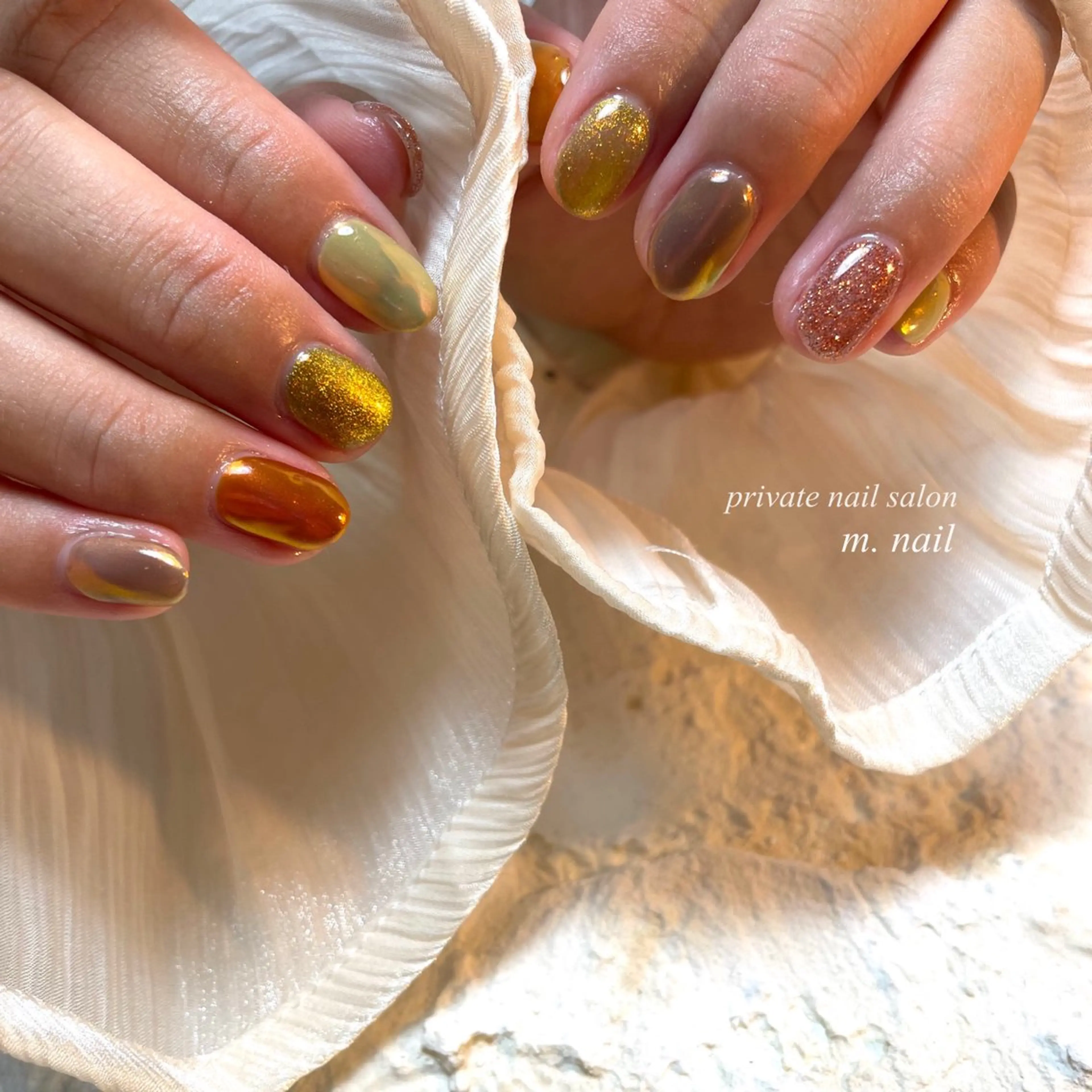 ネイル オーロラネイル フラッシュネイル 氷ネイル・うるうるネイル 韓国ネイル ミラーネイル m.nail salonのネイルデザイン