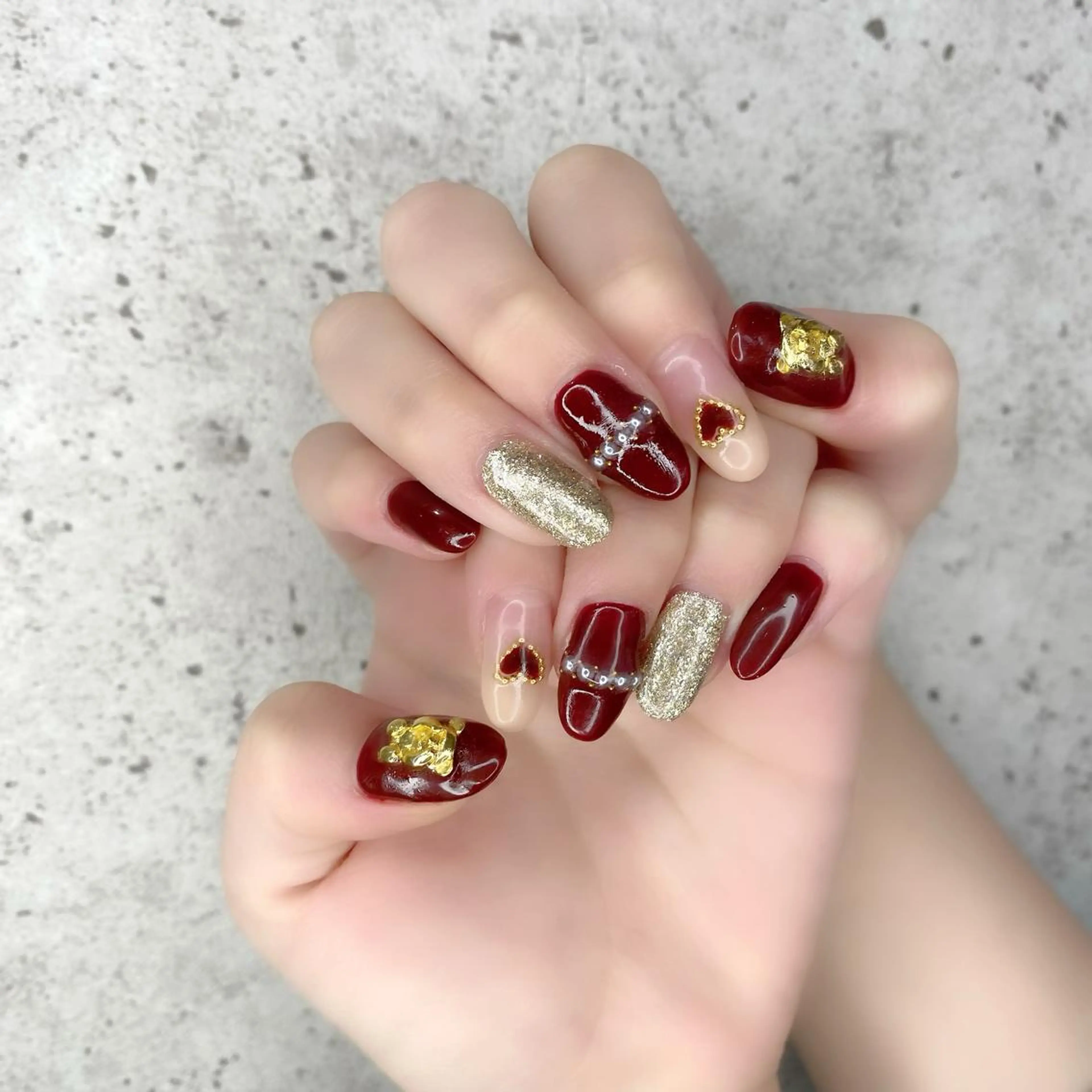 セミロング カラー パーマ ヘアアレンジ メンズ キッズ ネイル マツエク・マツパ アイブロウ ボルドーカラー ボルドー ハート ラメ(グリッター) バレンタイン ハンドネイル Salon Ｋのネイルデザイン