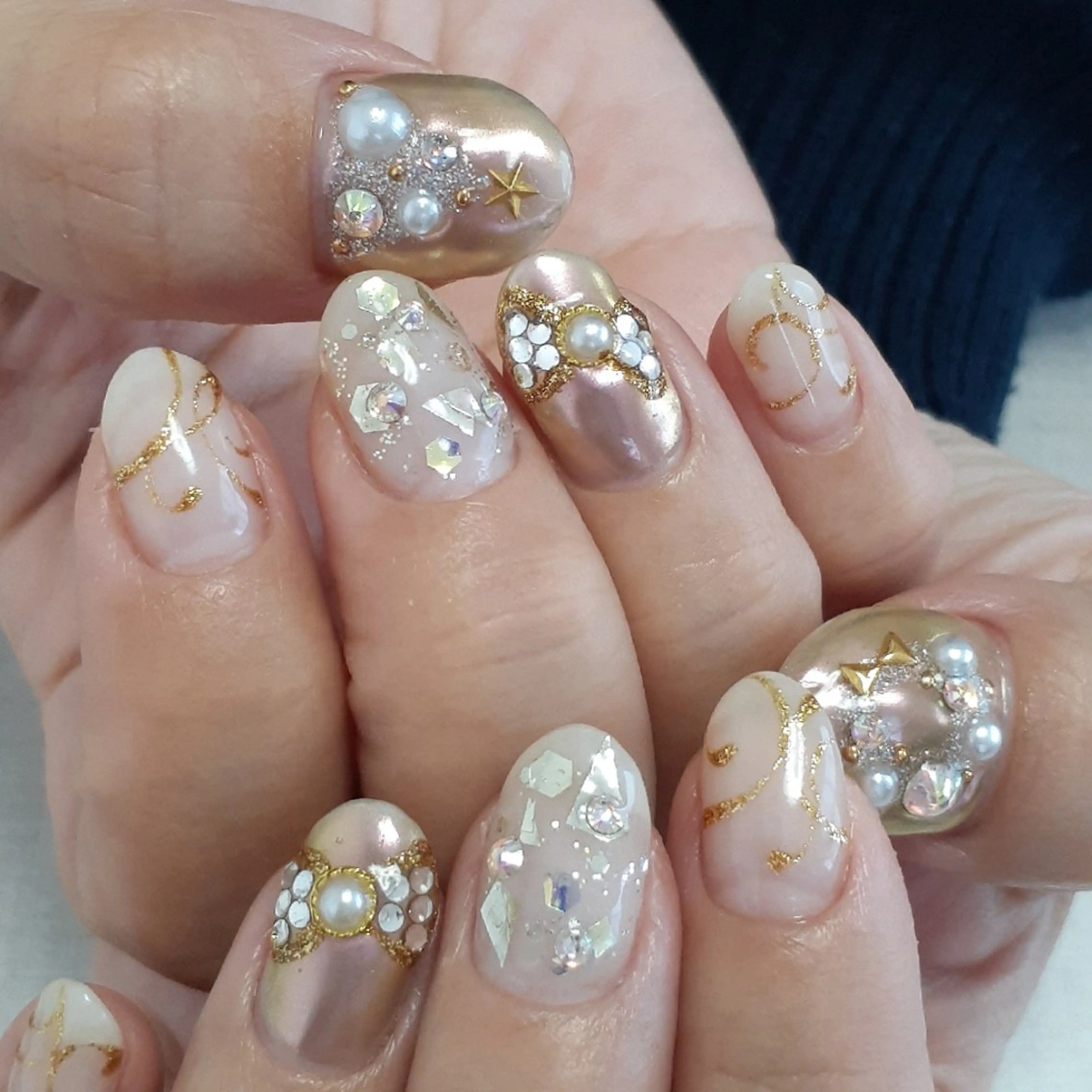 ネイル キラキラネイル 冬ネイル クリスマス ハンドネイル 池元 真由美のネイルデザイン