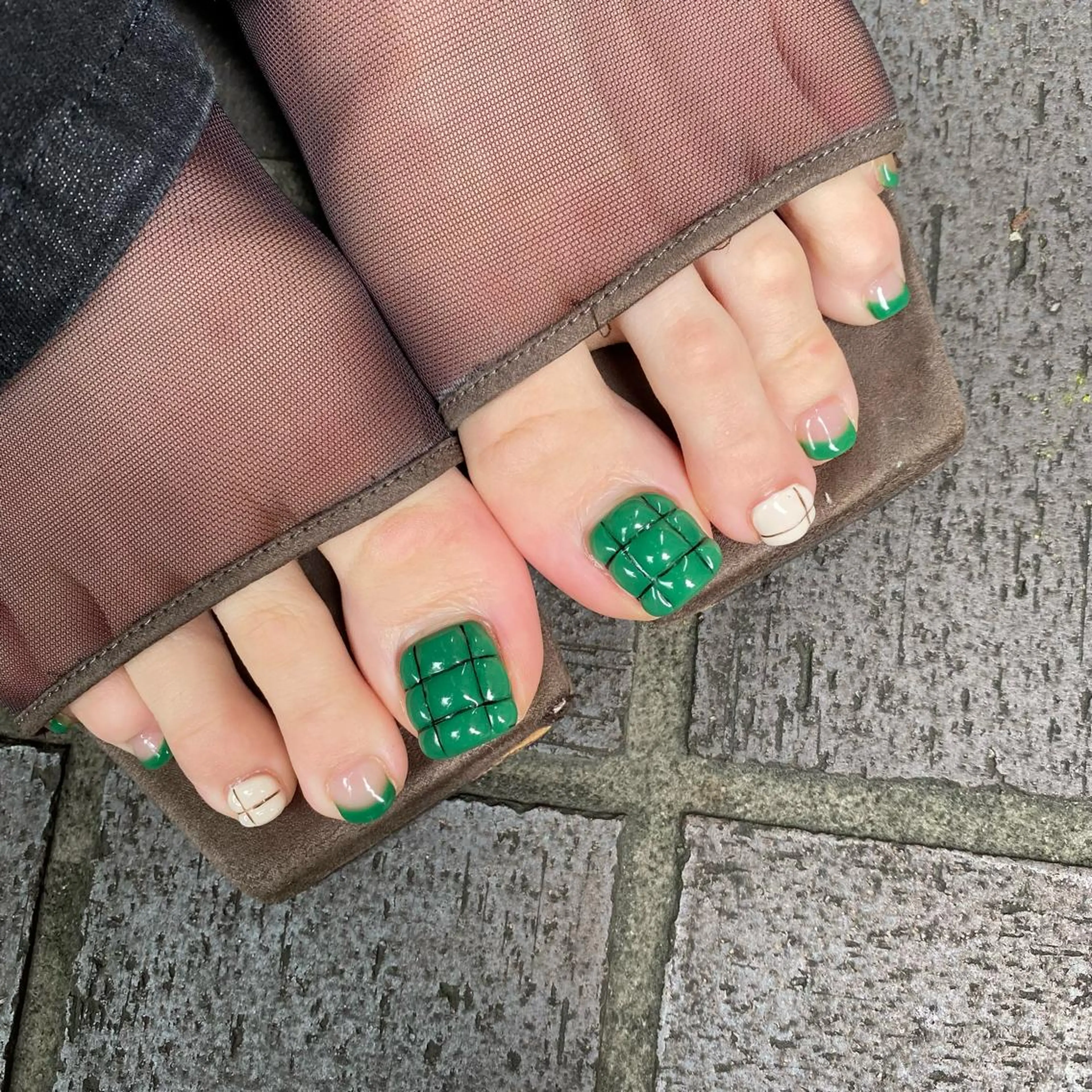 ネイル フットネイル 西岡 杏のネイルデザイン