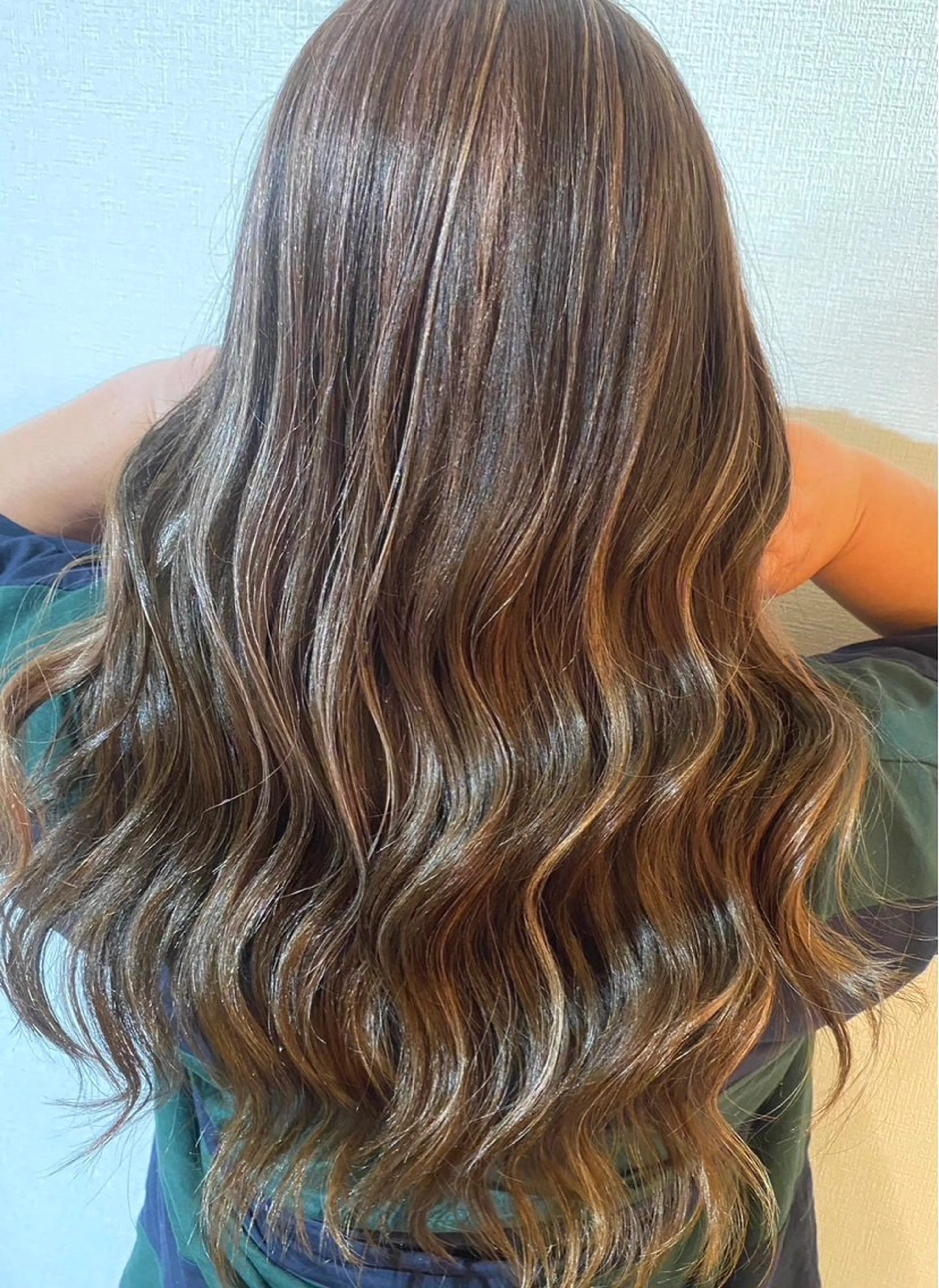 ロング カラー 新井 彩寿花のヘアスタイル