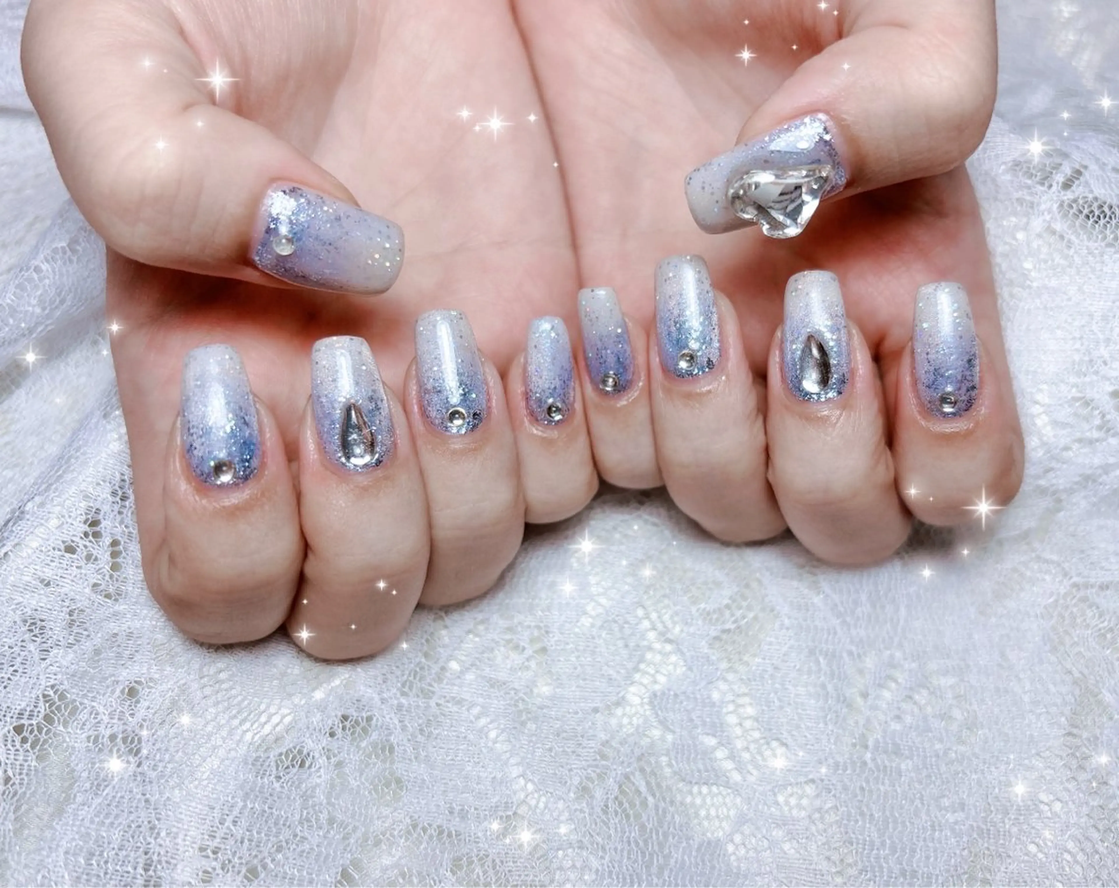 ネイル ブルー キラキラネイル ハンドネイル FLARE NAIL フレアネイルのネイルデザイン