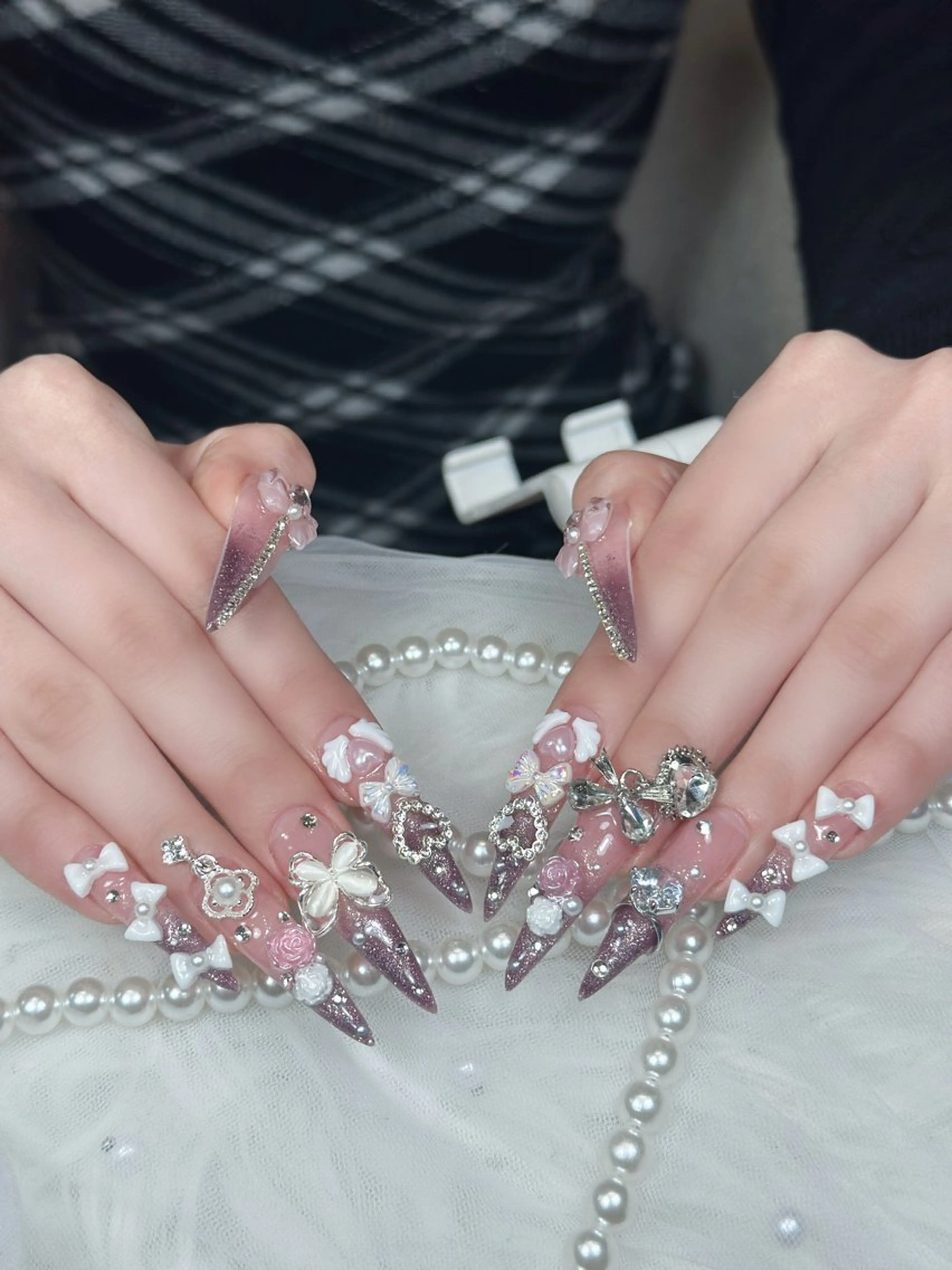ネイル オーロラネイル ボルドー ブラウン 氷ネイル・うるうるネイル キラキラネイル ハンドネイル Julli NailStudioのネイルデザイン